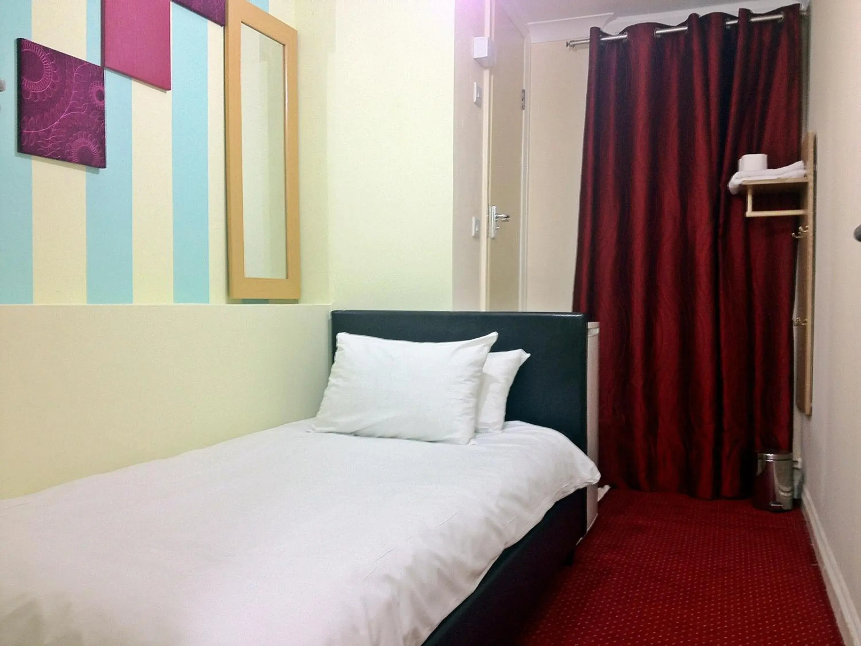 Bed in City View Hotel - Roman Road Market