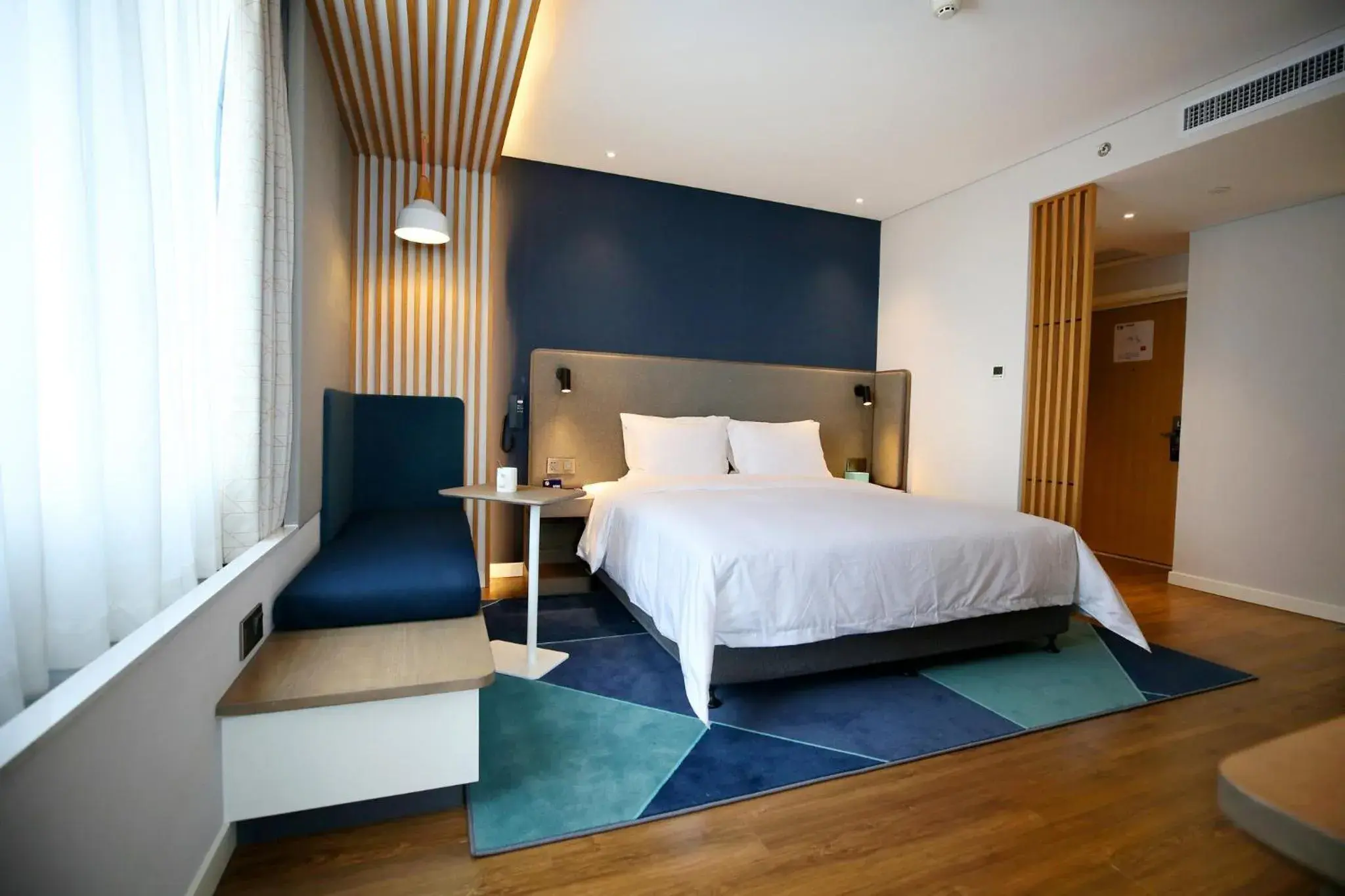 Photo of the whole room, Bed in Holiday Inn Express Chengdu North Railway Station, an IHG Hotel