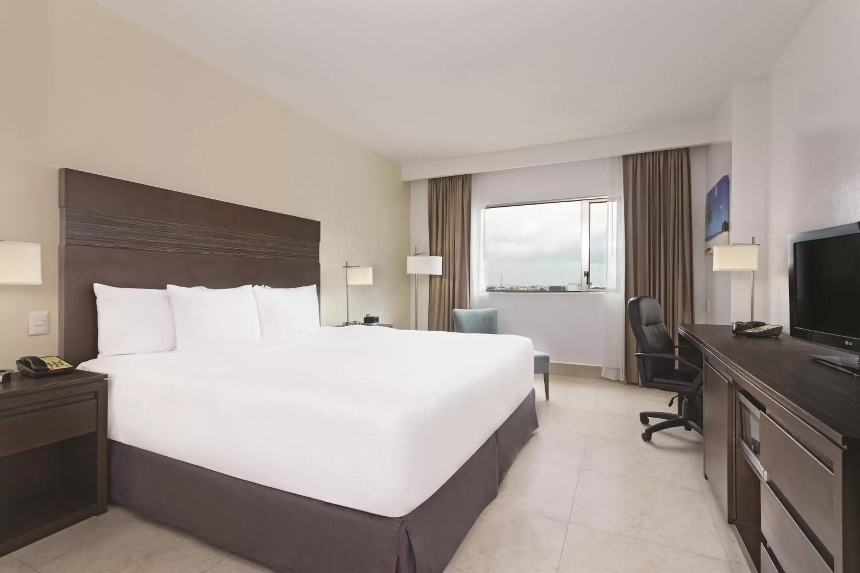 Photo of the whole room, Room Photo in Wyndham Garden Cancun Downtown