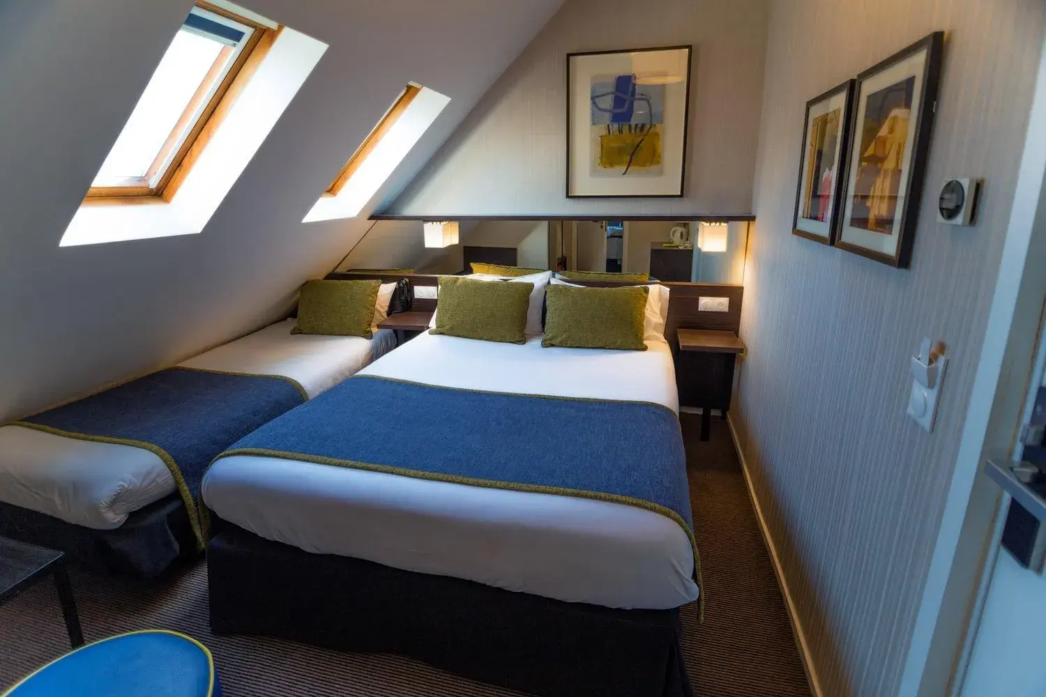 Photo of the whole room, Bed in Hôtel Charing Cross