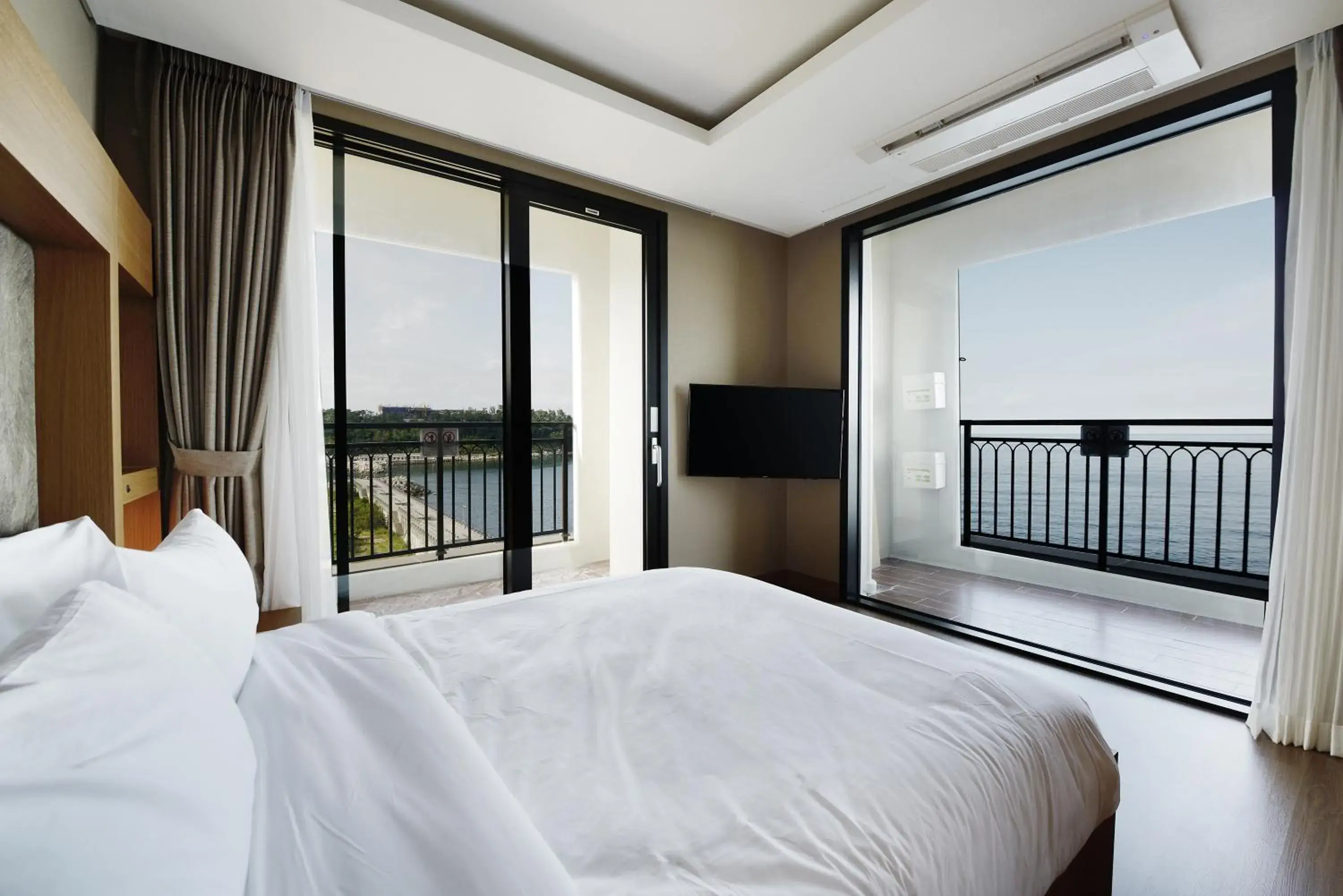 Bed, Room Photo in Ramada Gangwon Sokcho