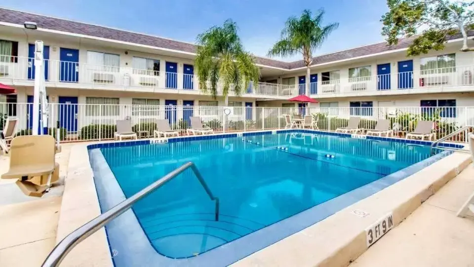 Swimming Pool in Motel 6-Venice, FL