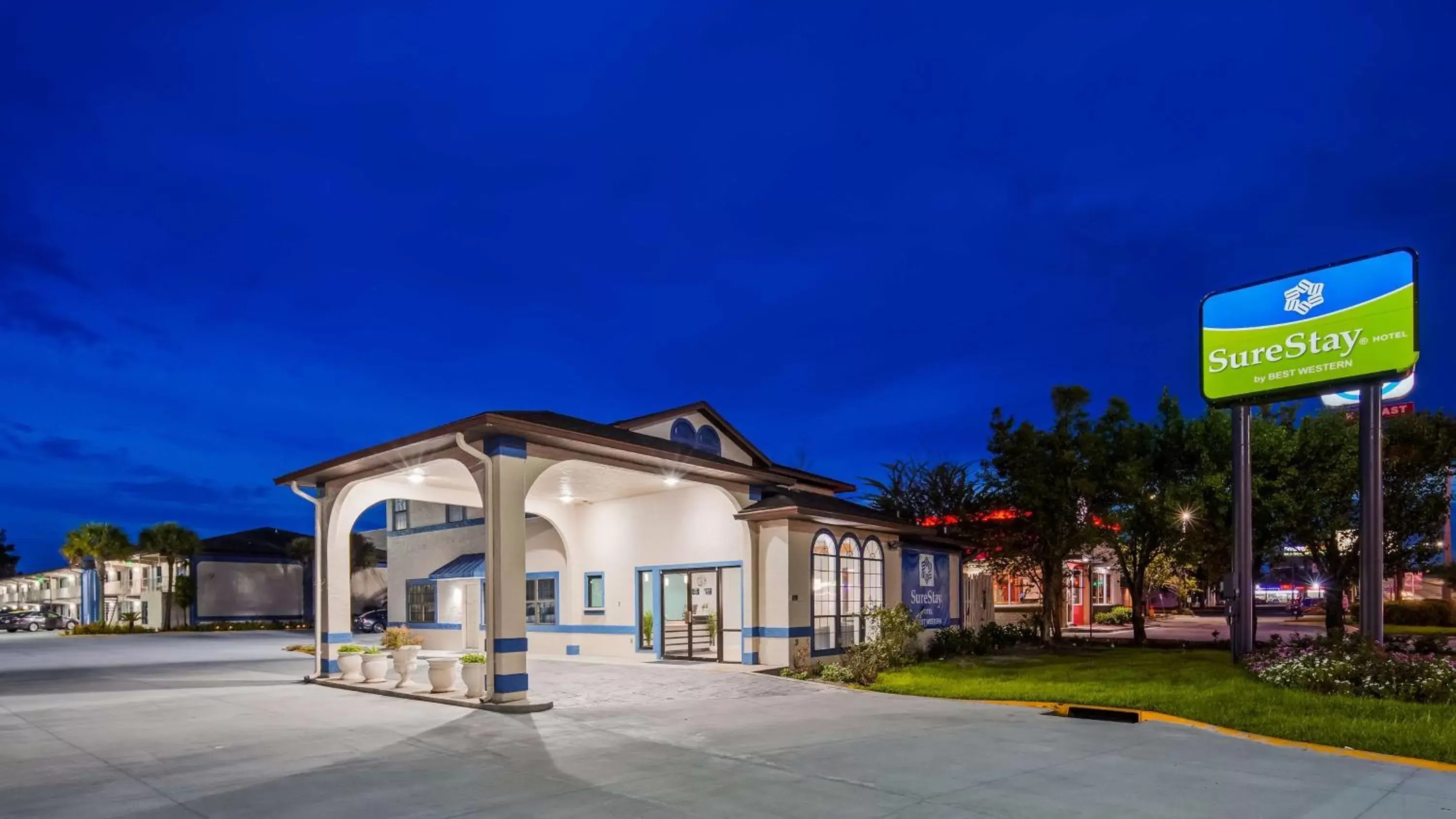 Property building in SureStay Hotel by Best Western Jacksonville South Property building in SureStay Hotel by Best Western Jacksonville South