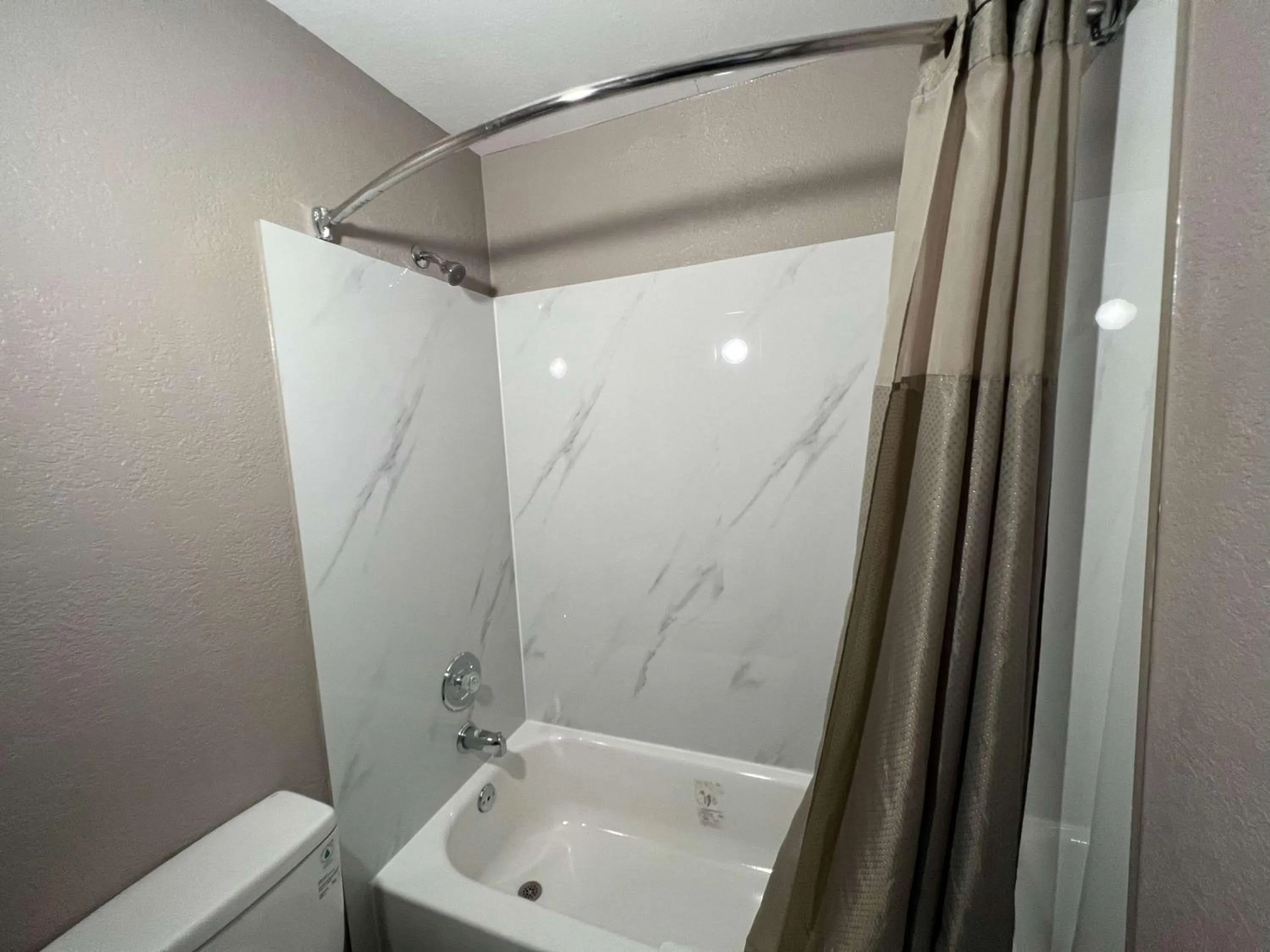 Bathroom in Motel 6-Altoona, IA - Des Moines East