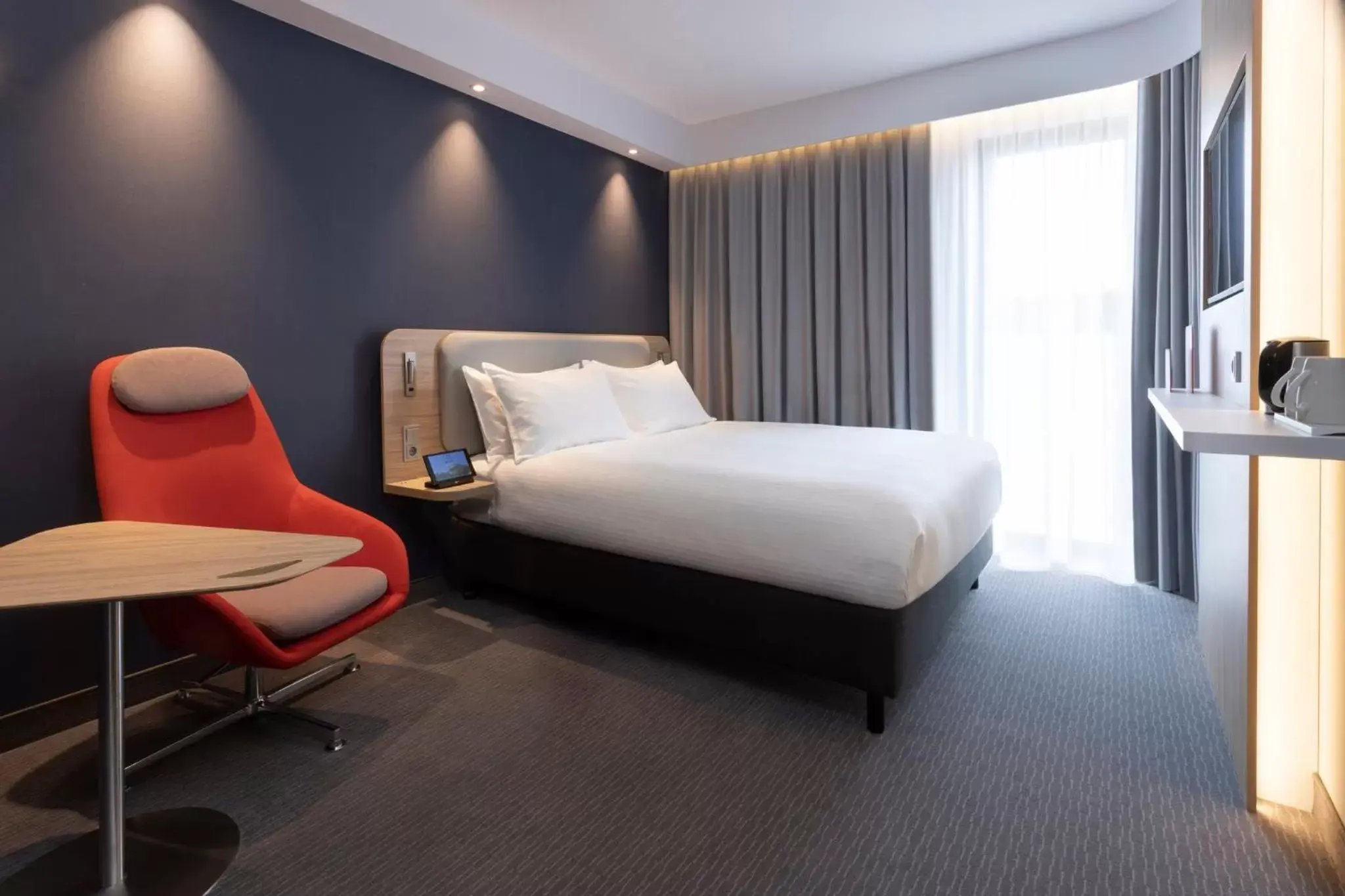 Photo of the whole room, Bed in Holiday Inn Express & Suites - Deventer, an IHG Hotel