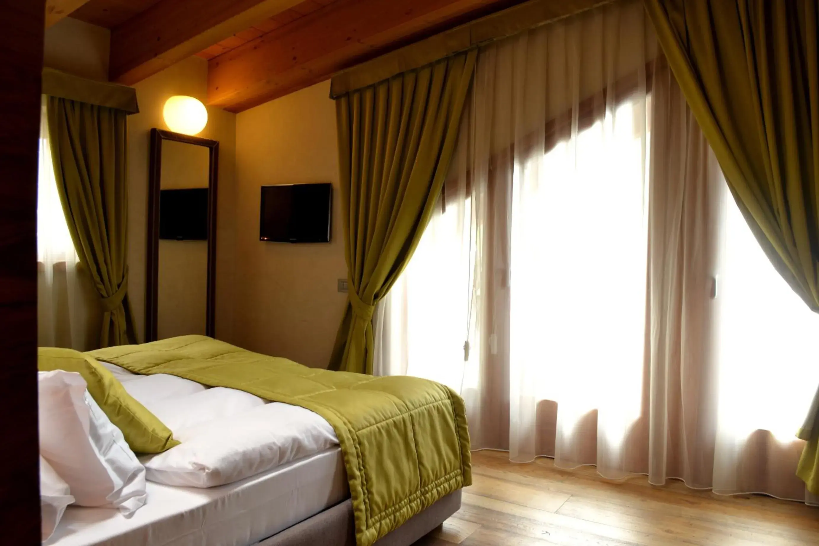 Photo of the whole room, Bed in Sottovento Luxury Hospitality