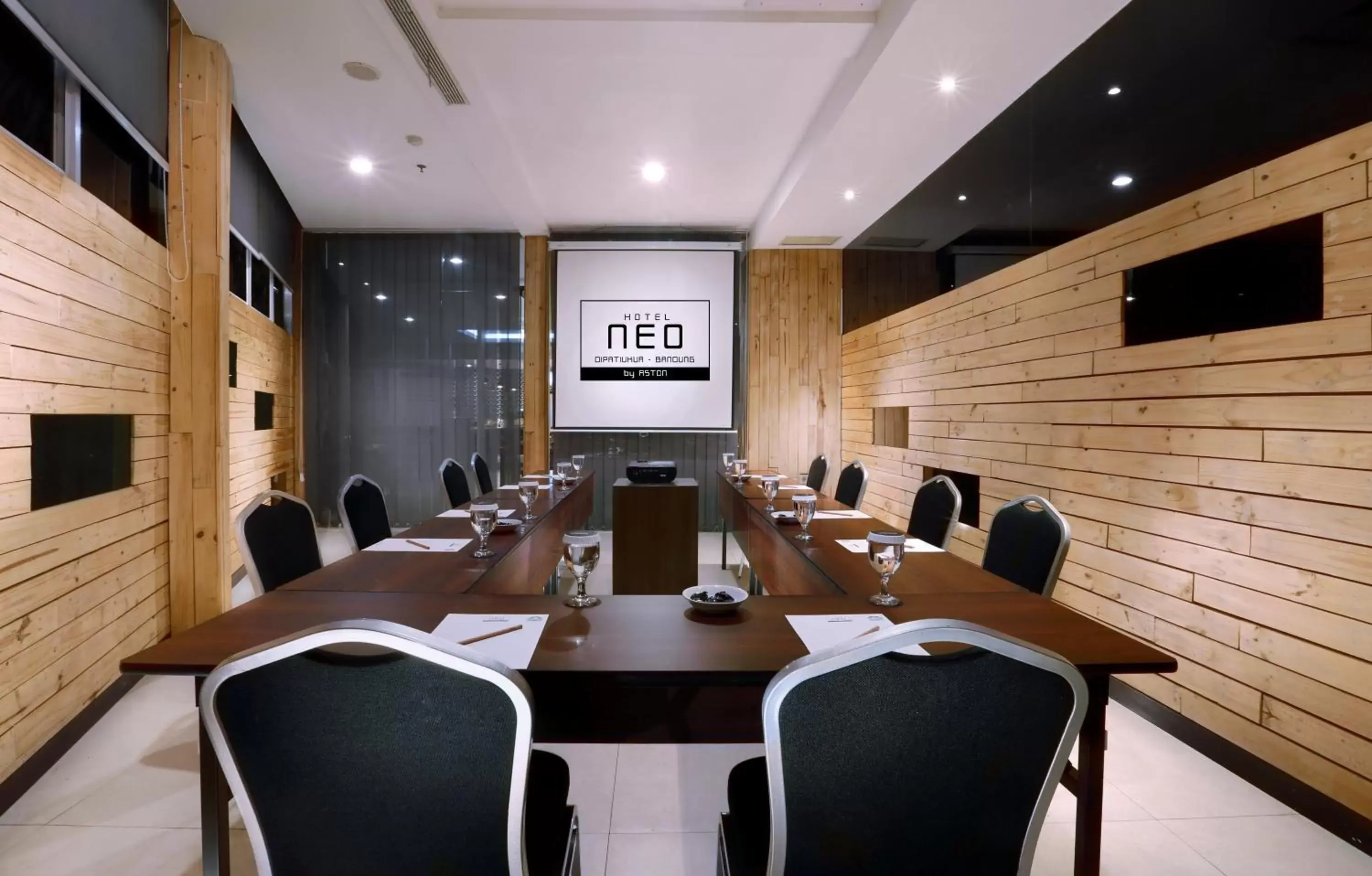 Meeting/conference room in Neo Dipatiukur Bandung by ASTON