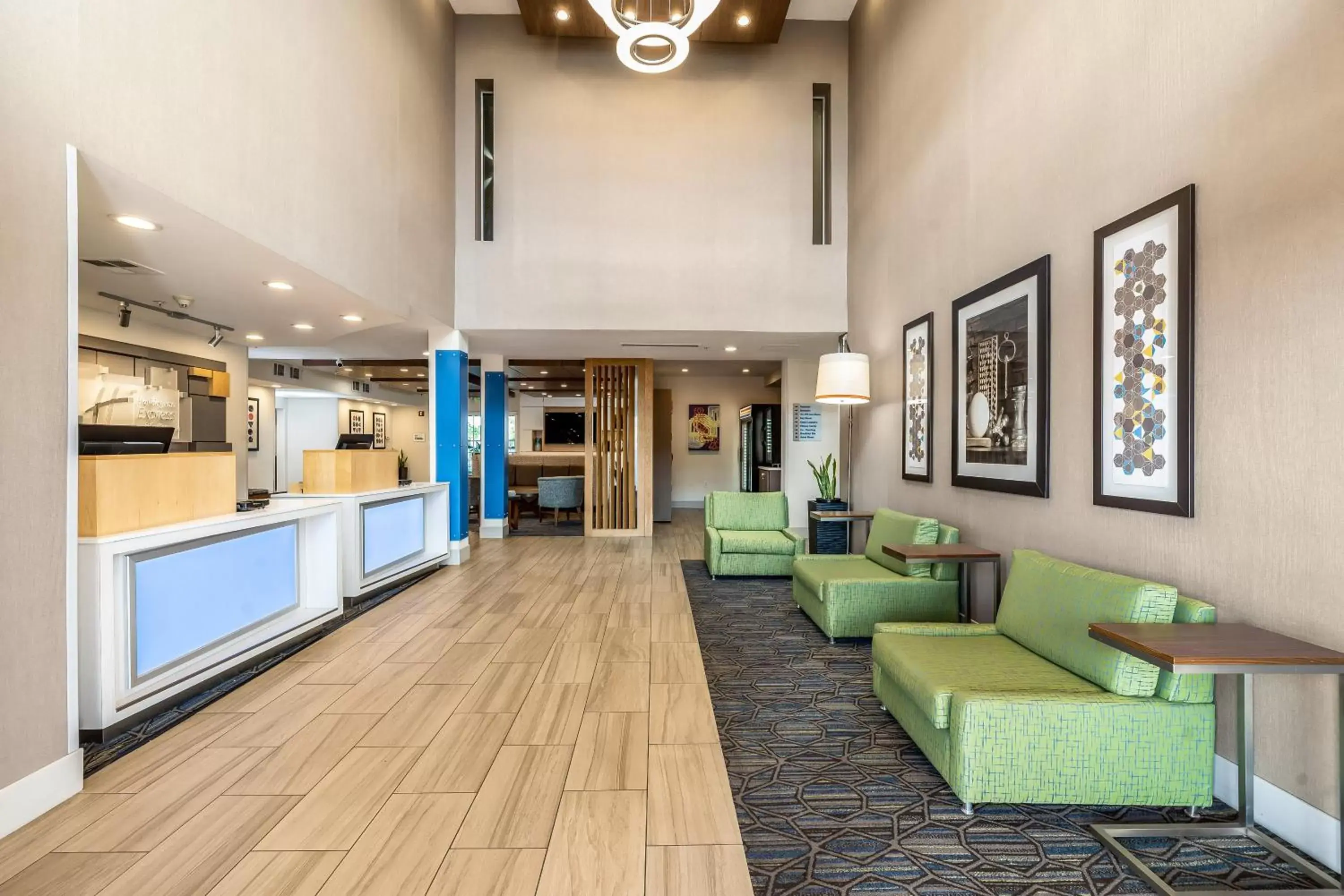 Lobby or reception in Holiday Inn Express Fremont - Milpitas Central, an IHG Hotel