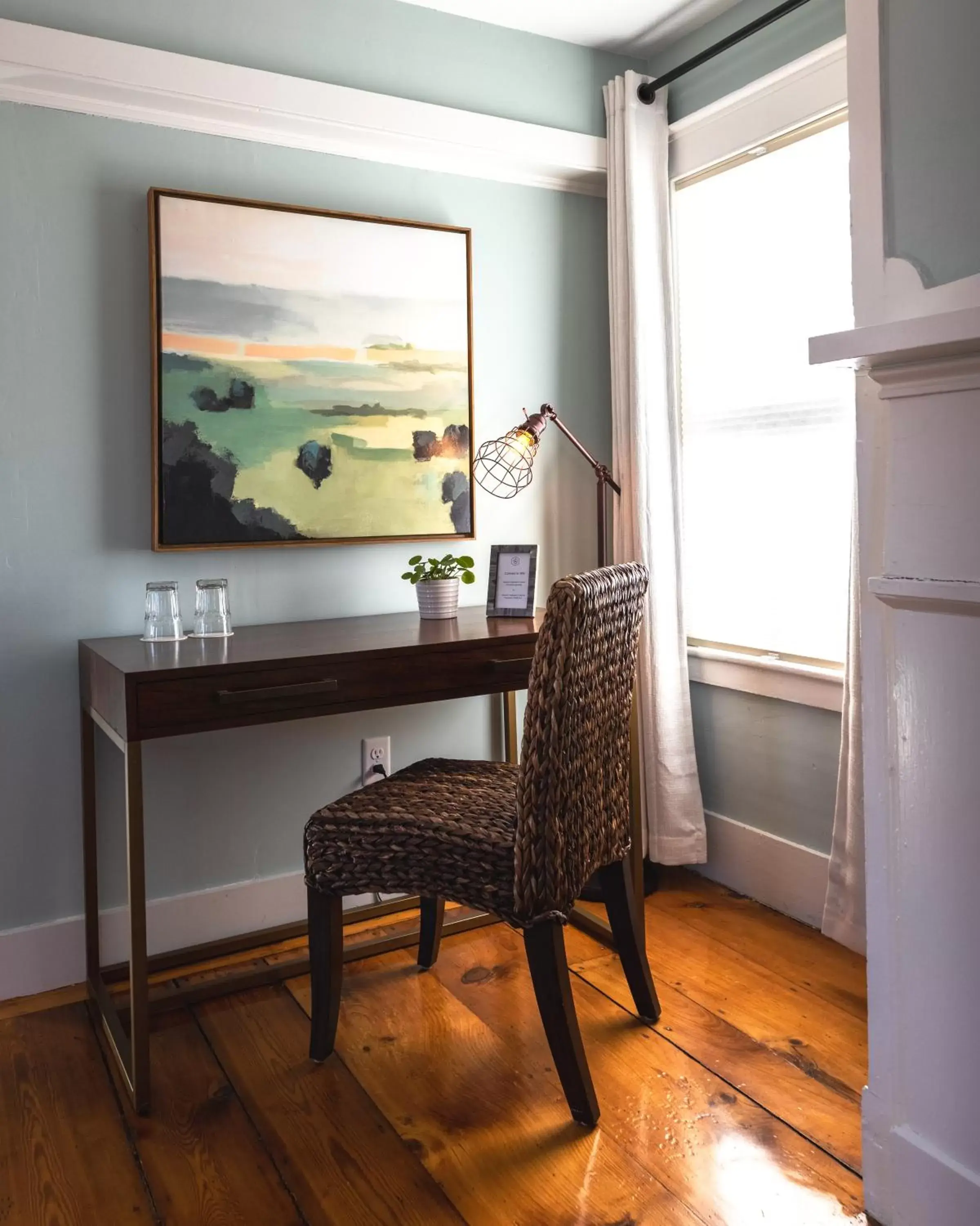 Seating area, TV/Entertainment Center in The Sailmaker's House