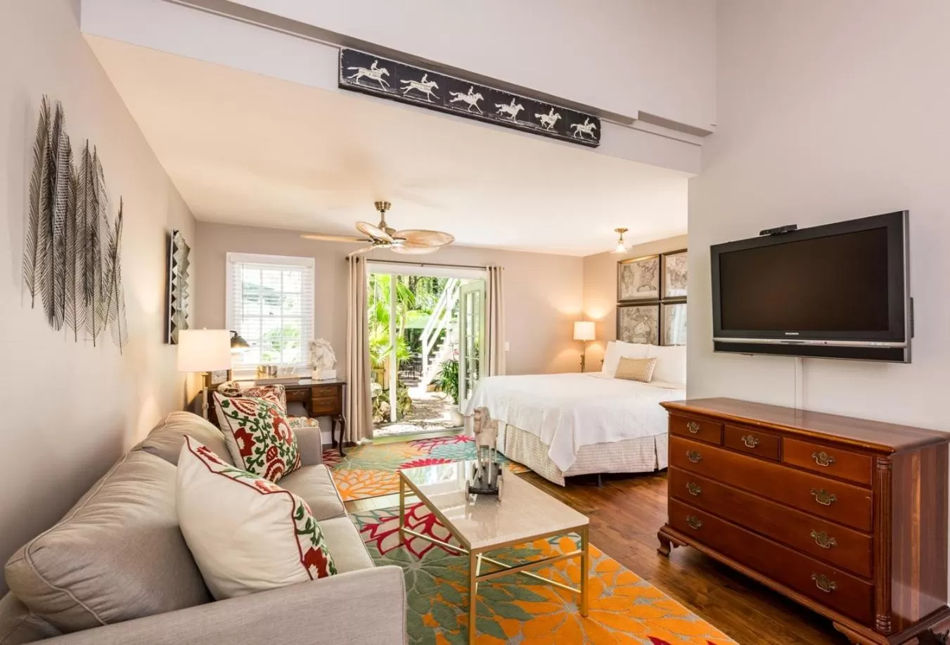 Bed, Seating Area in Old Town Manor