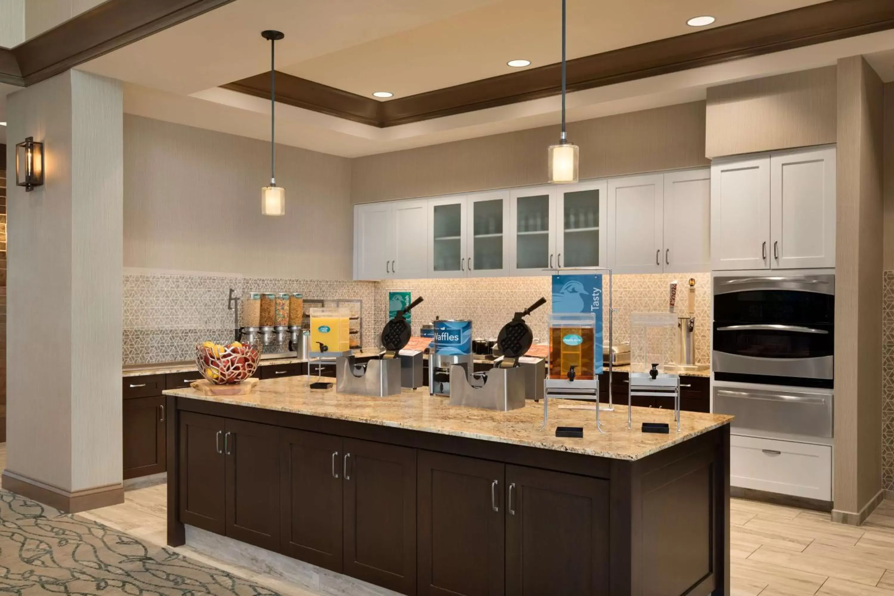 Breakfast, Kitchen/Kitchenette in Homewood Suites By Hilton Southaven