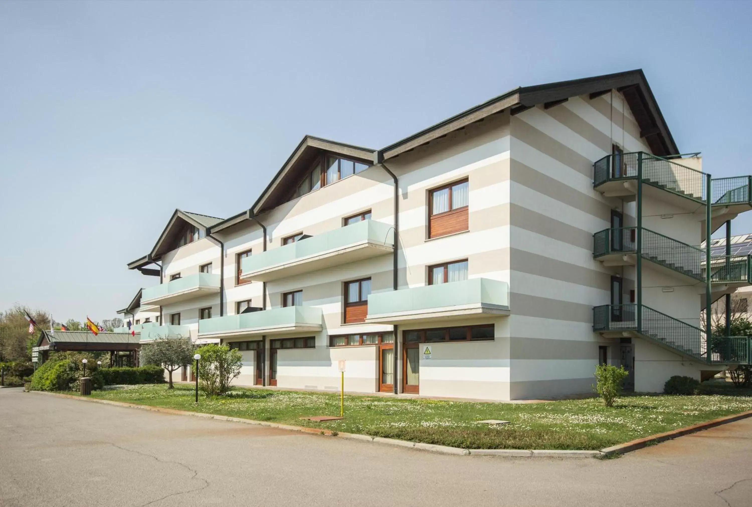 Property Building in Best Western Modena District