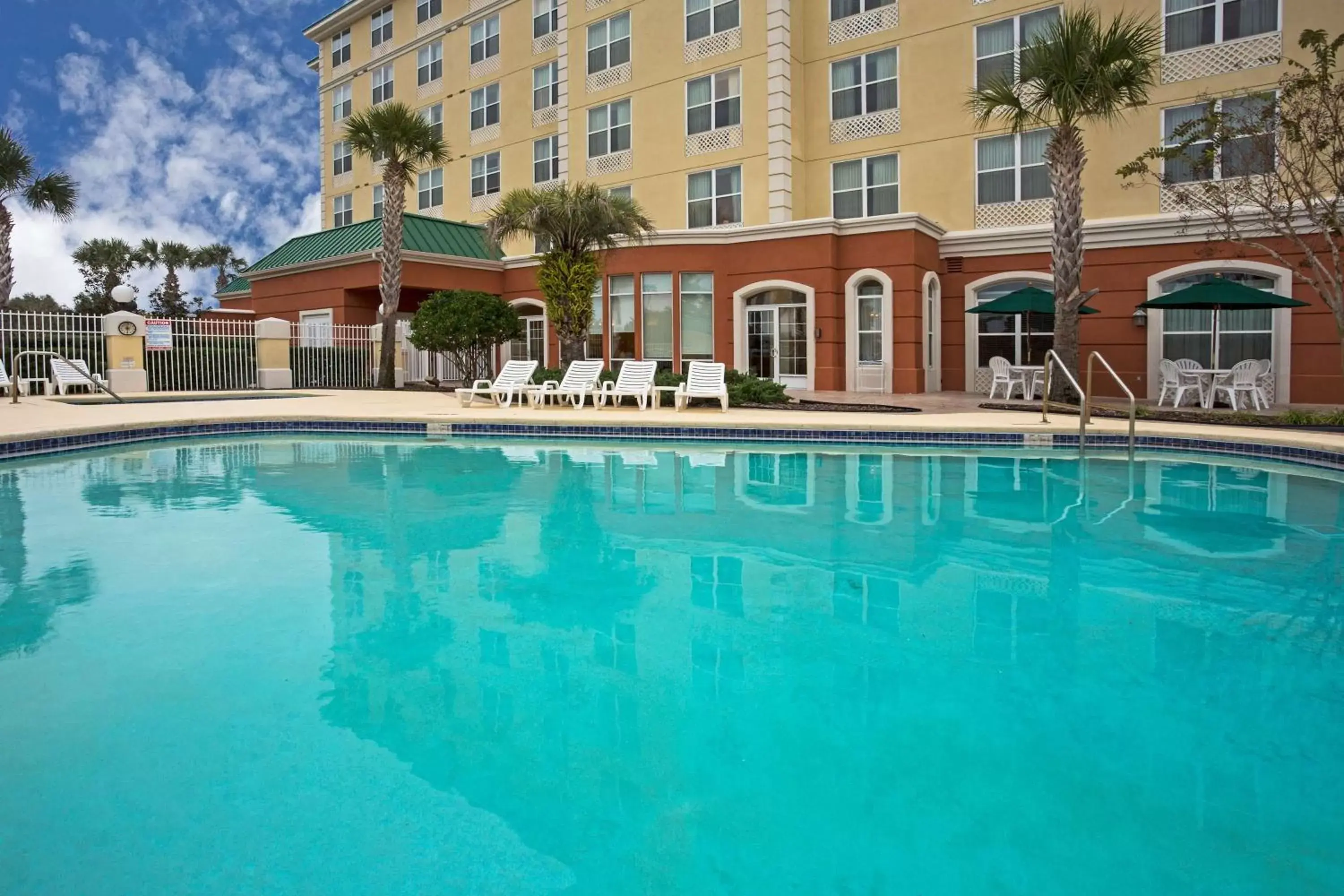Property building in Country Inn and Suites Orlando