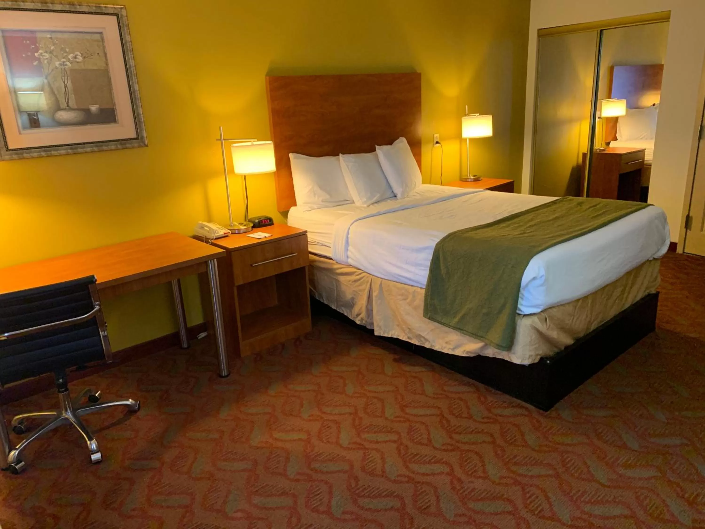 Bed in Baymont by Wyndham Cave City