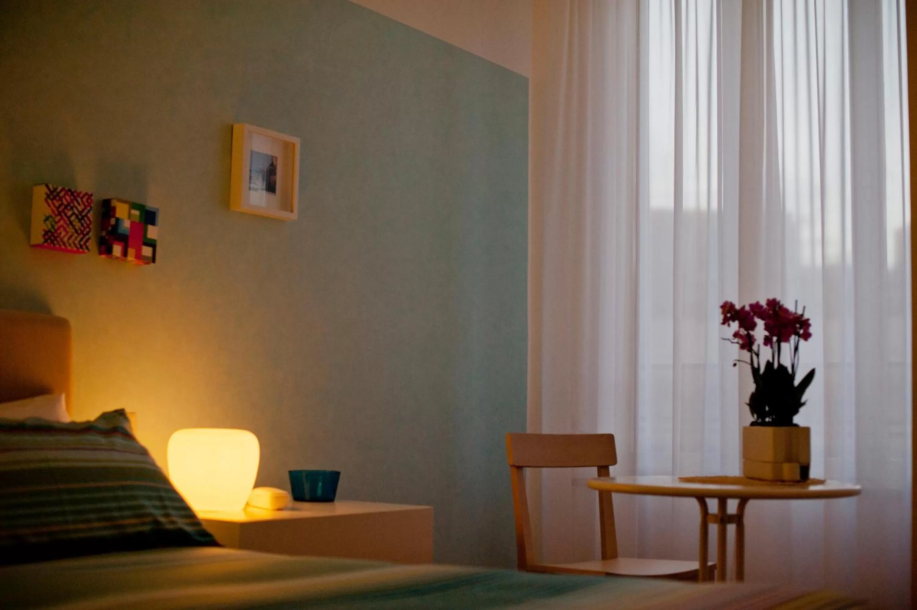 Photo of the whole room, Bed in Garibaldi R&B