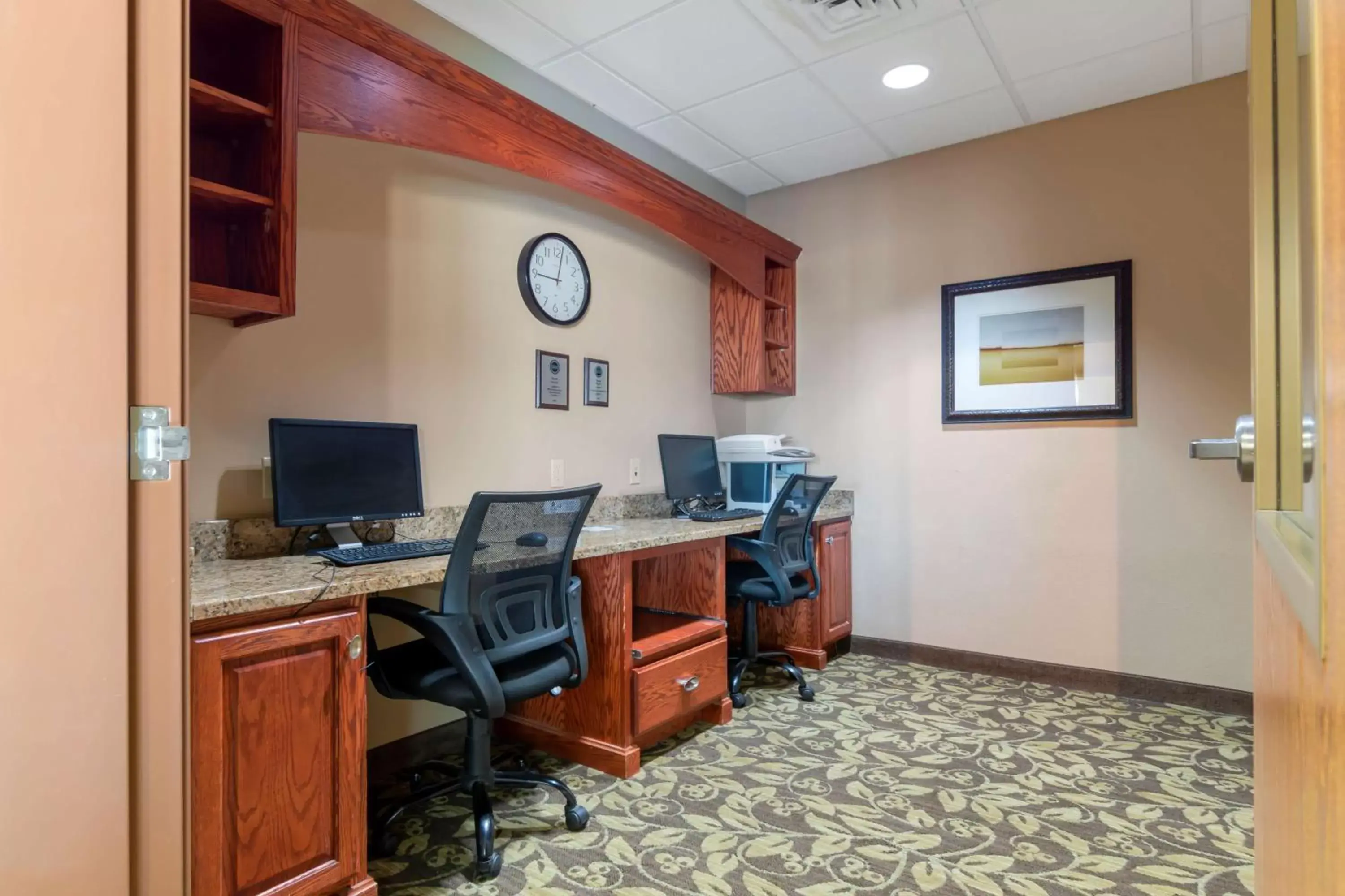Business facilities, Business Area/Conference Room in Best Western Plus Butterfield Inn