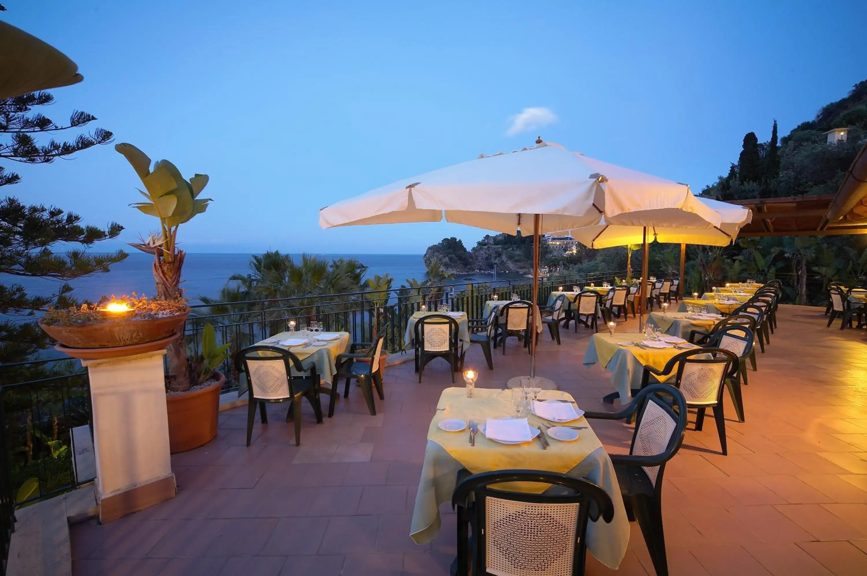 Restaurant/Places to Eat in Hotel Baia Delle Sirene