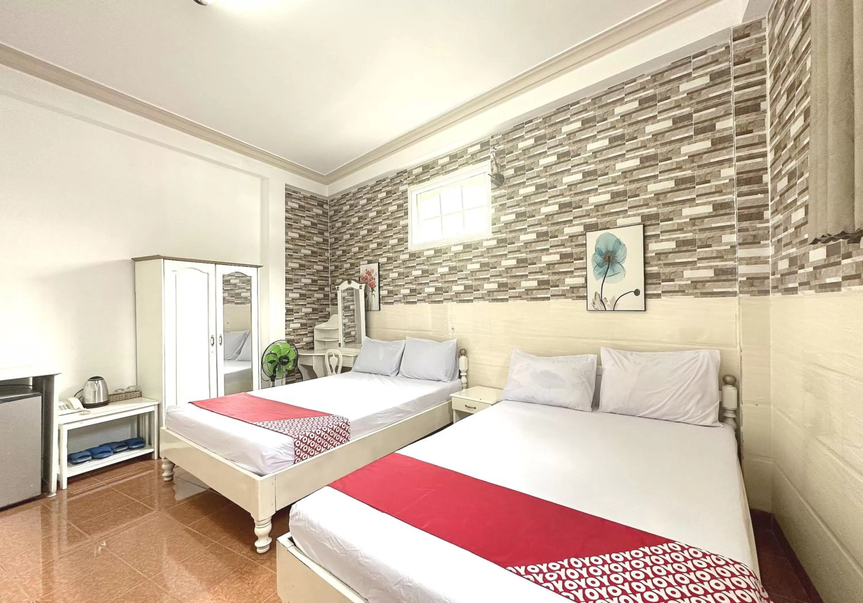 Photo of the whole room, Bed in OYO 1196 Le Vu Hotel