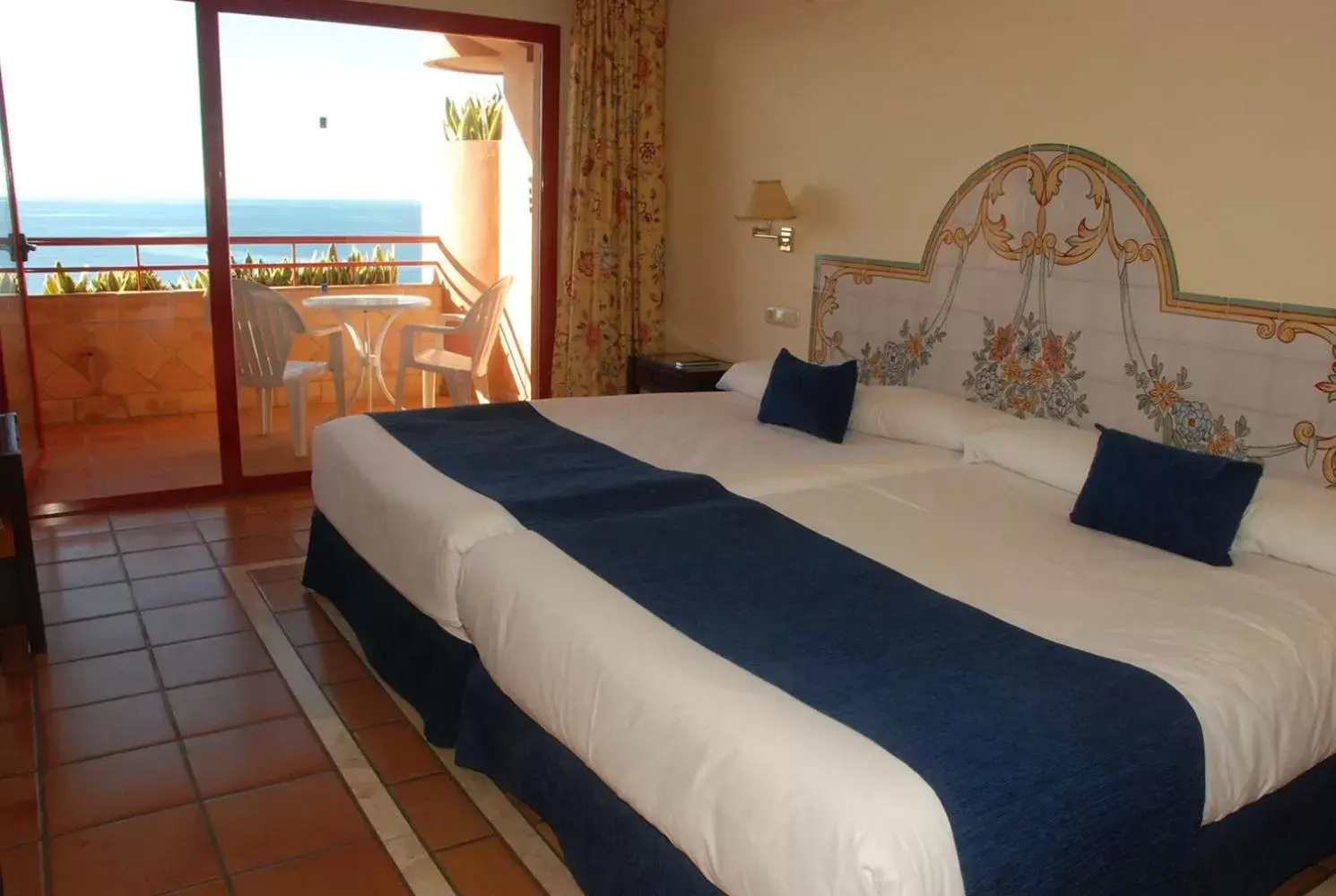 Bathroom, Bed in Ibersol Almuñecar Beach & Spa Hotel