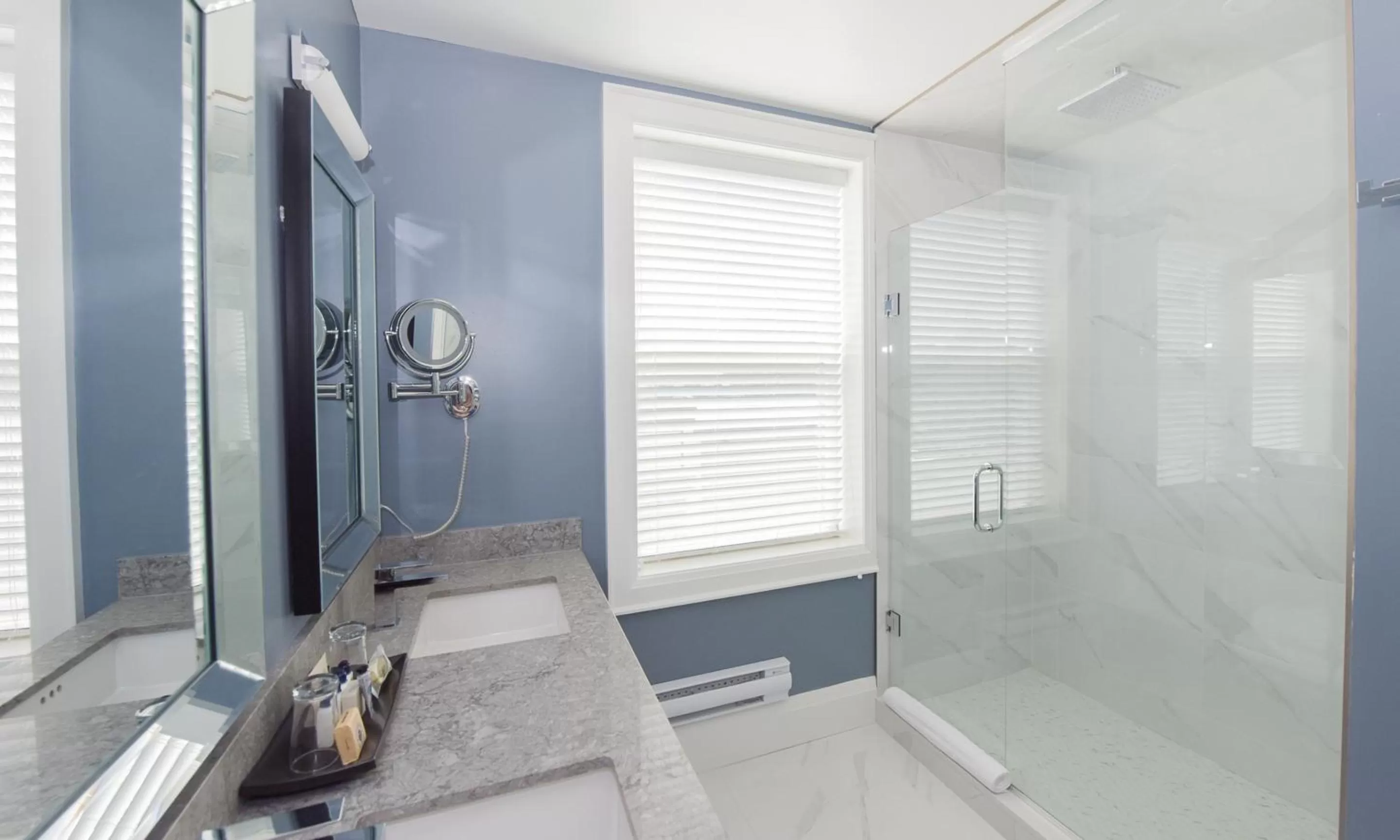 Shower in 124 on Queen Hotel & Spa