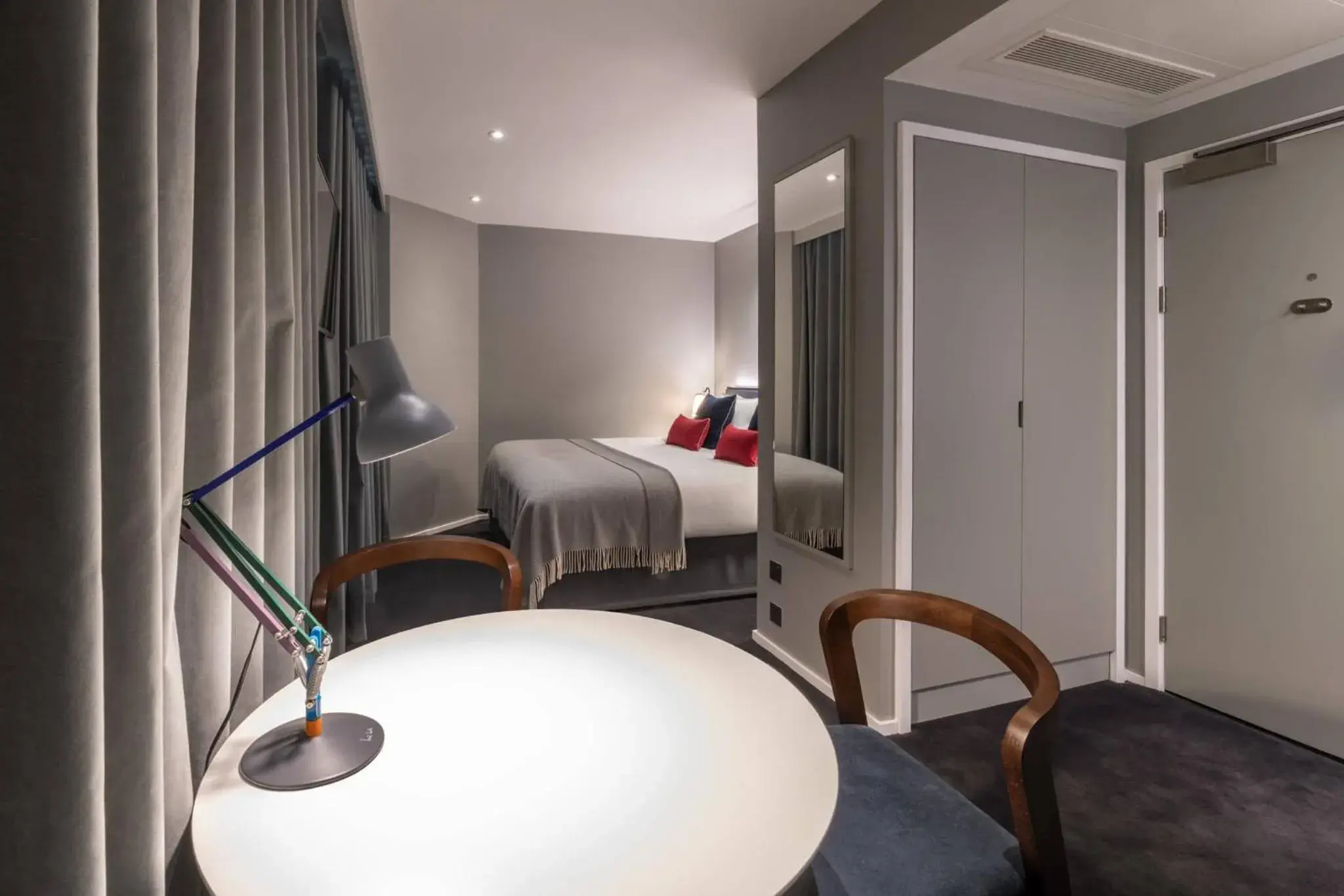 Photo of the whole room, Bed in The Resident Covent Garden Photo of the whole room, Bed in The Resident Covent Garden