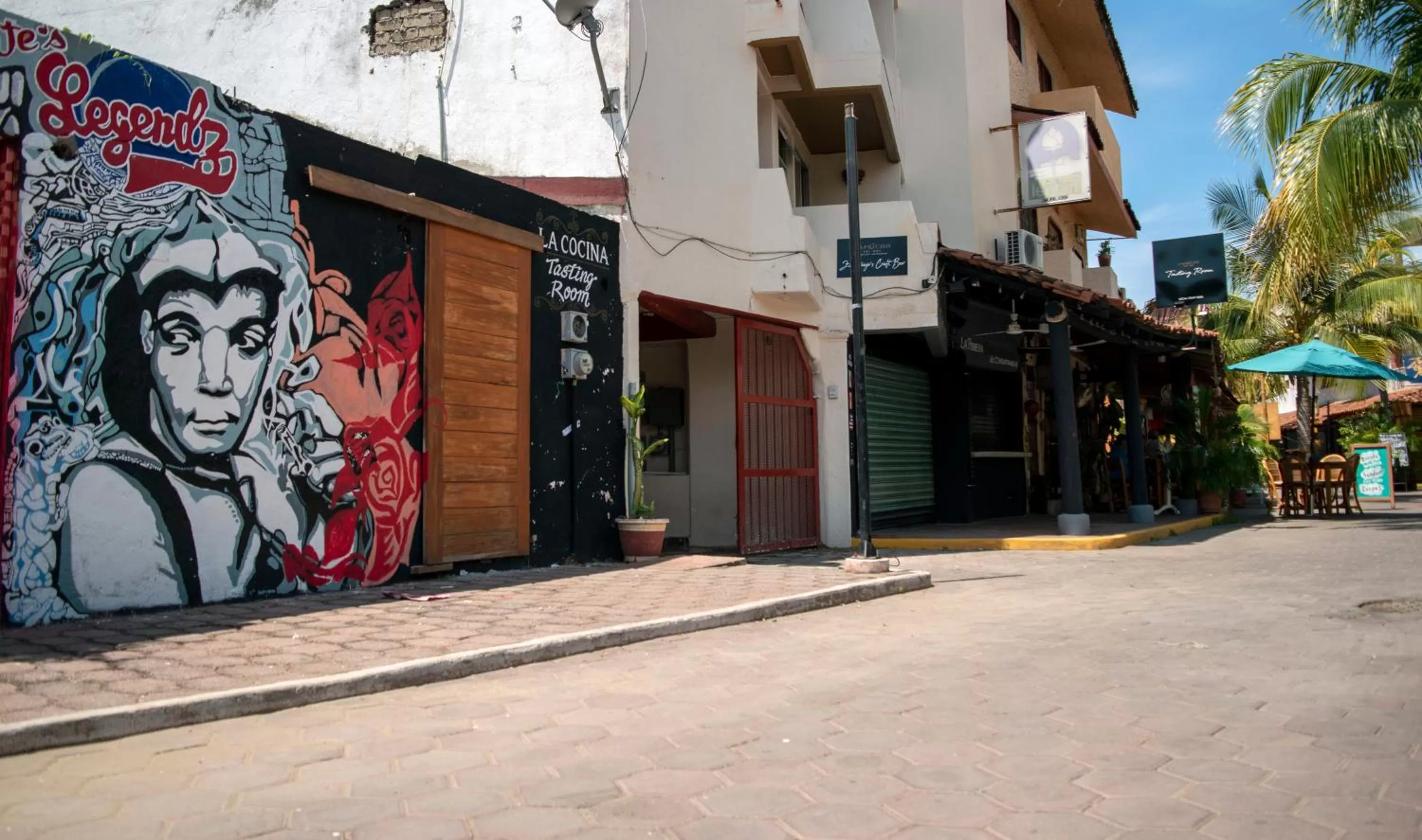 Property building in Isabel Suites