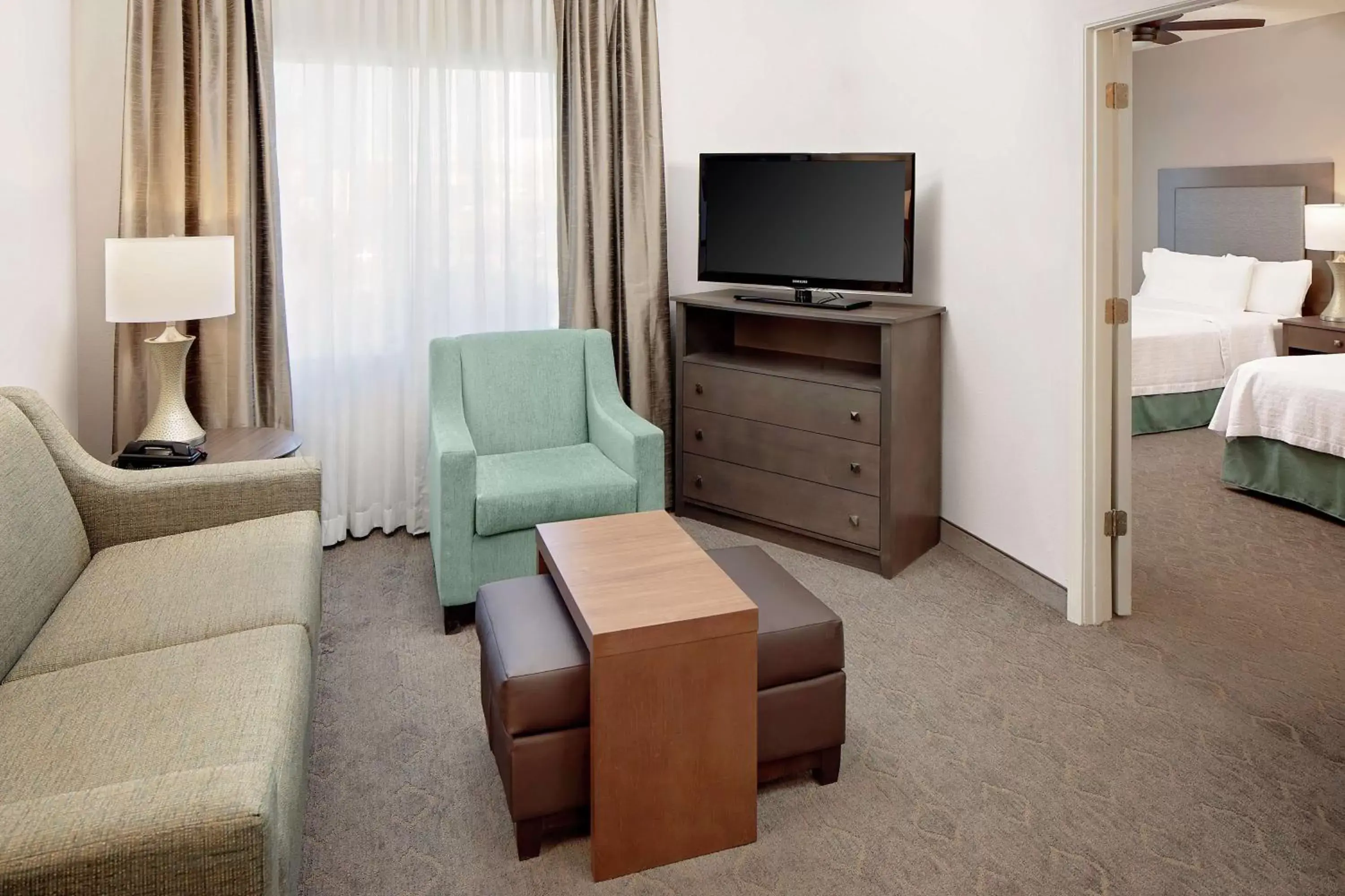 Bedroom, TV/Entertainment Center in Homewood Suites by Hilton Dallas Market Center