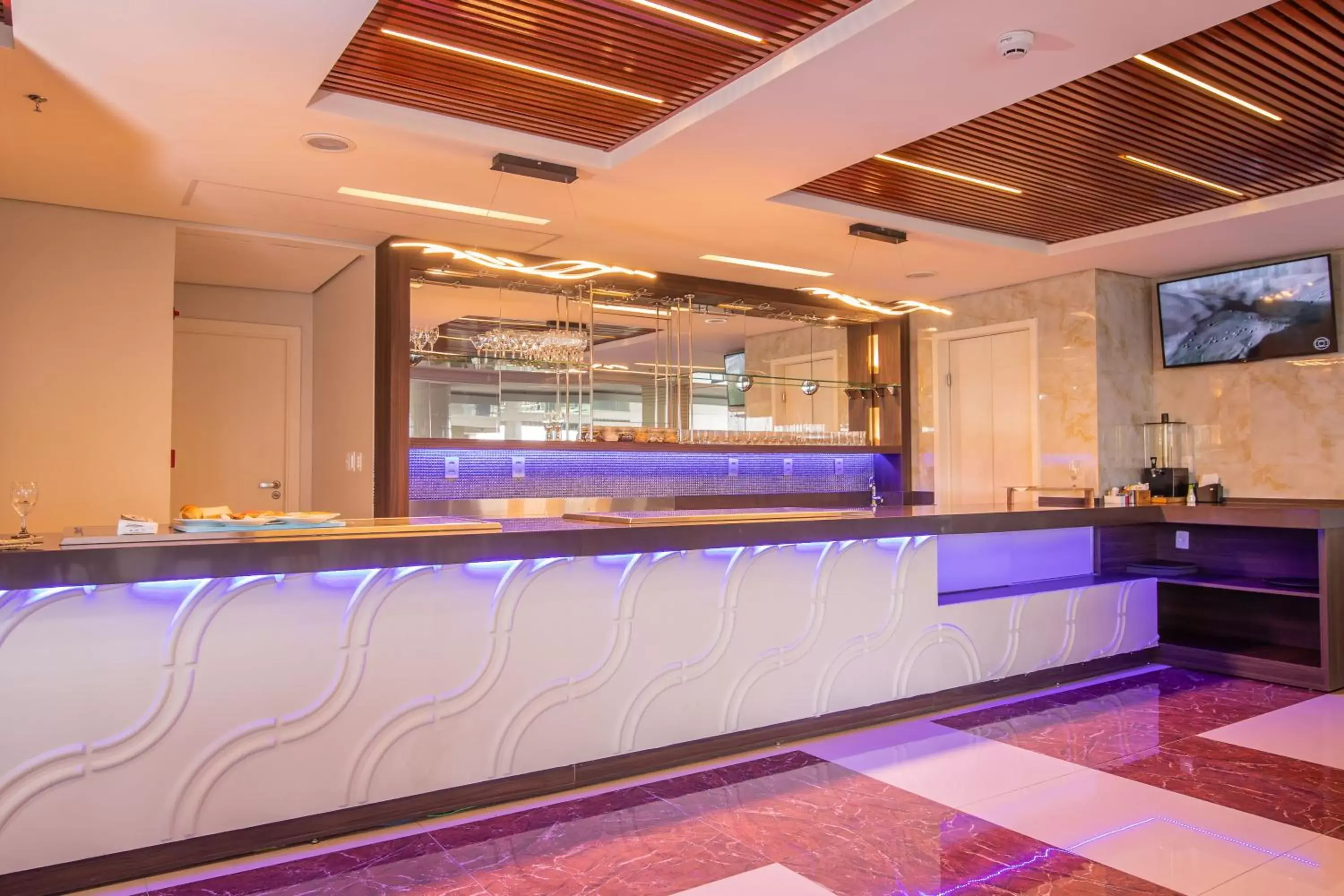 Restaurant/places to eat, Lobby/Reception in Ramada by Wyndham Manaus Torres Center