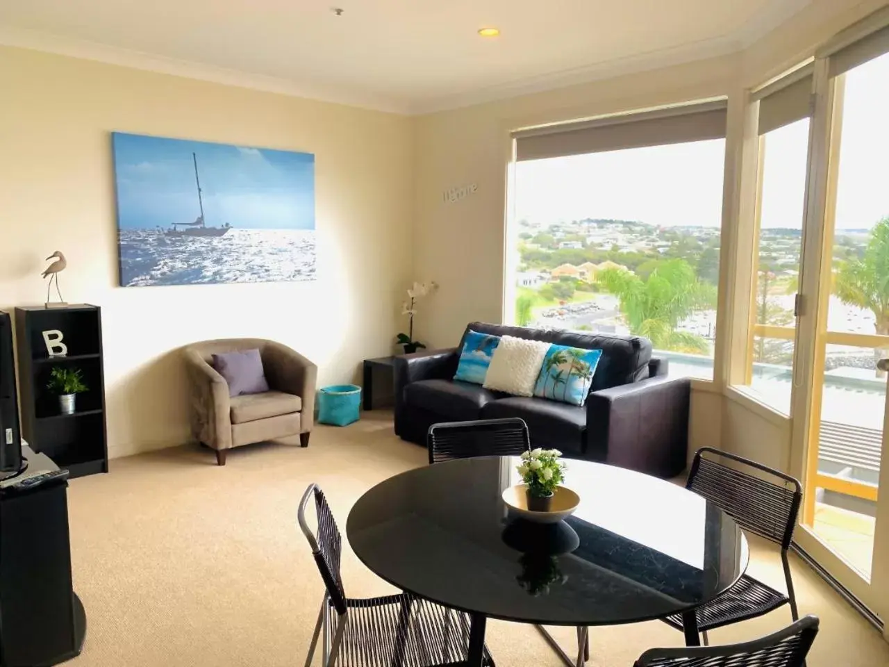 Dining area, Seating Area in The Bluff Resort Apartments