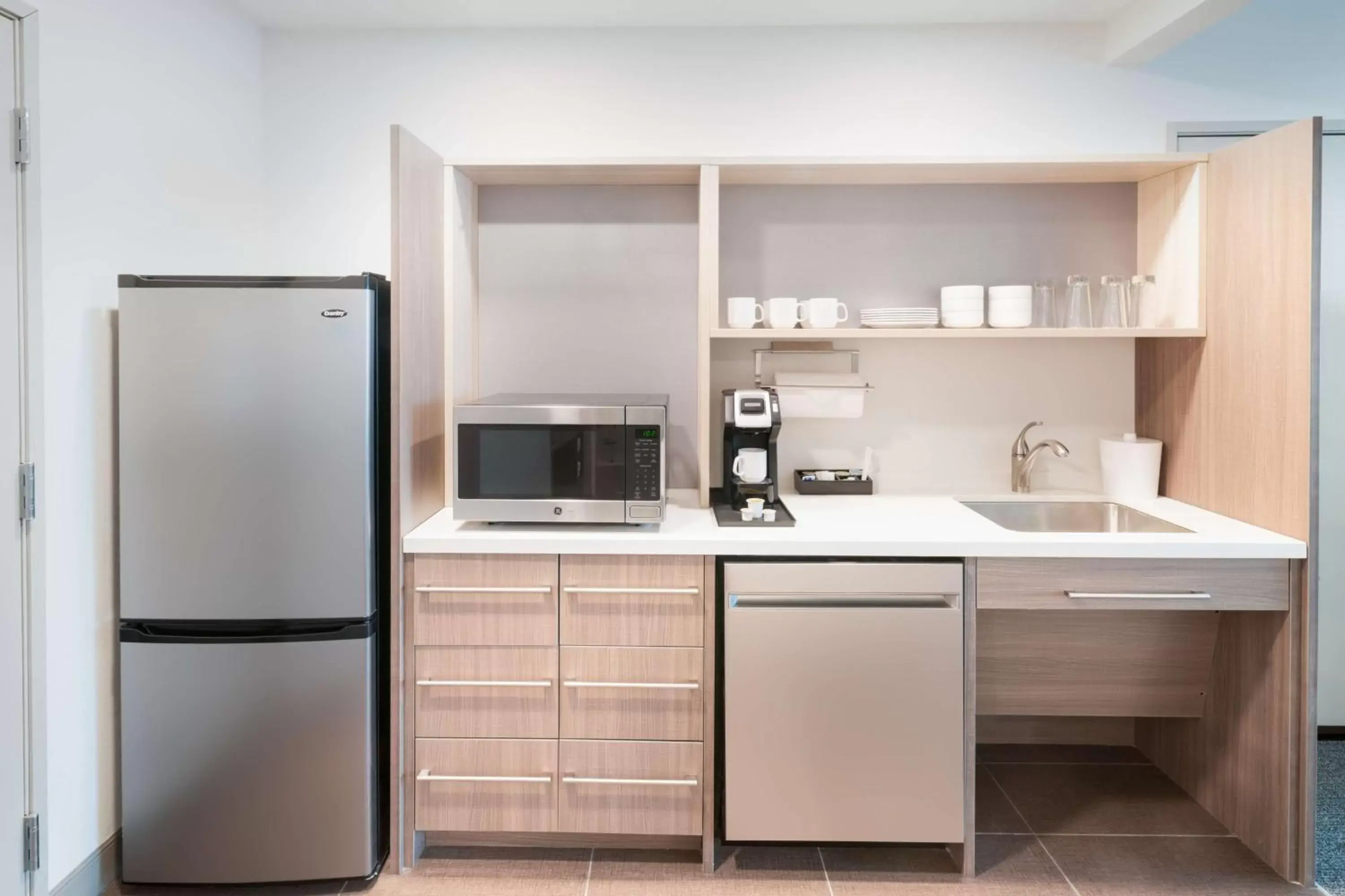 Kitchen or kitchenette, Kitchen/Kitchenette in Home2 Suites By Hilton Brunswick