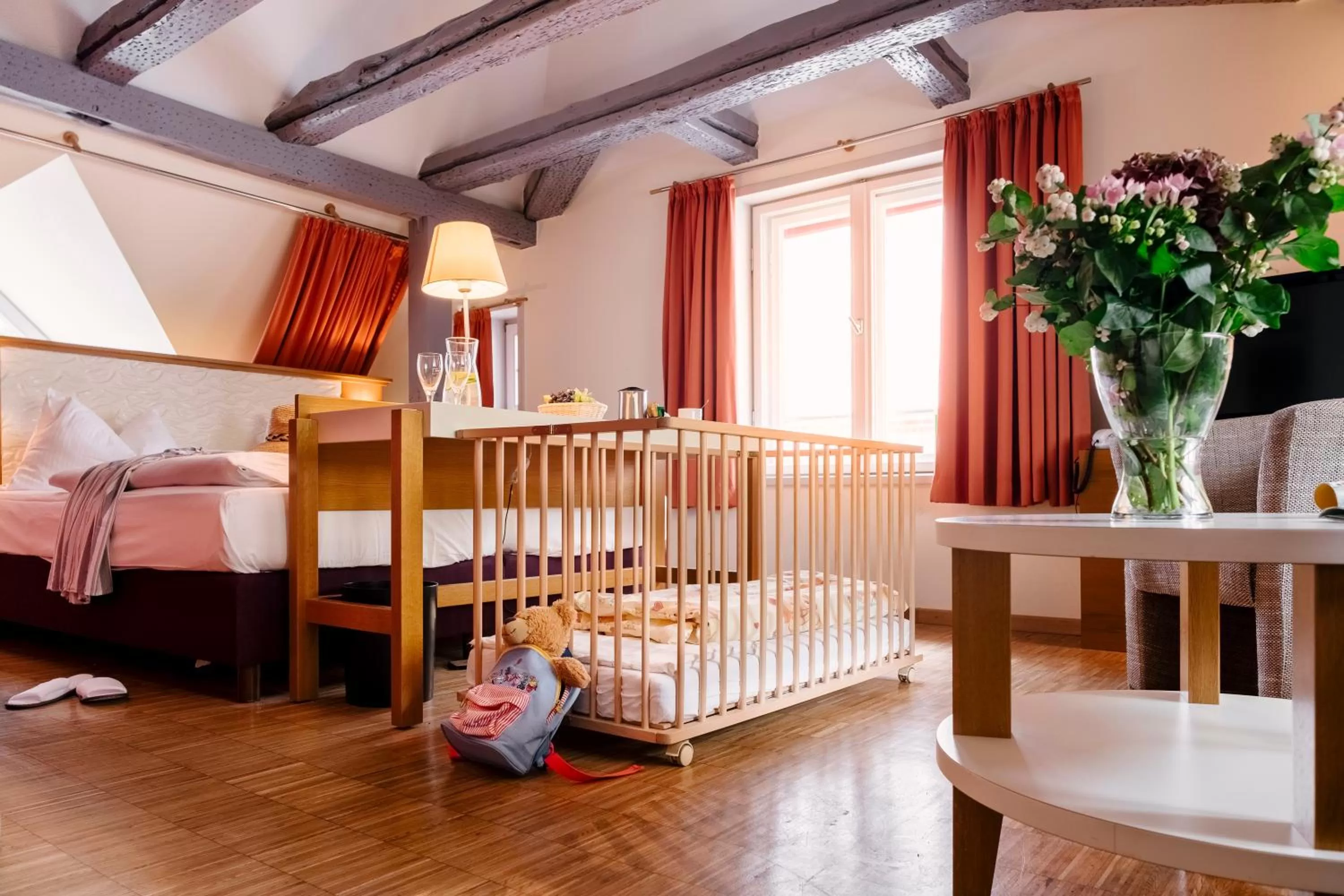 cot, Bed in Hotel am Jungfernstieg