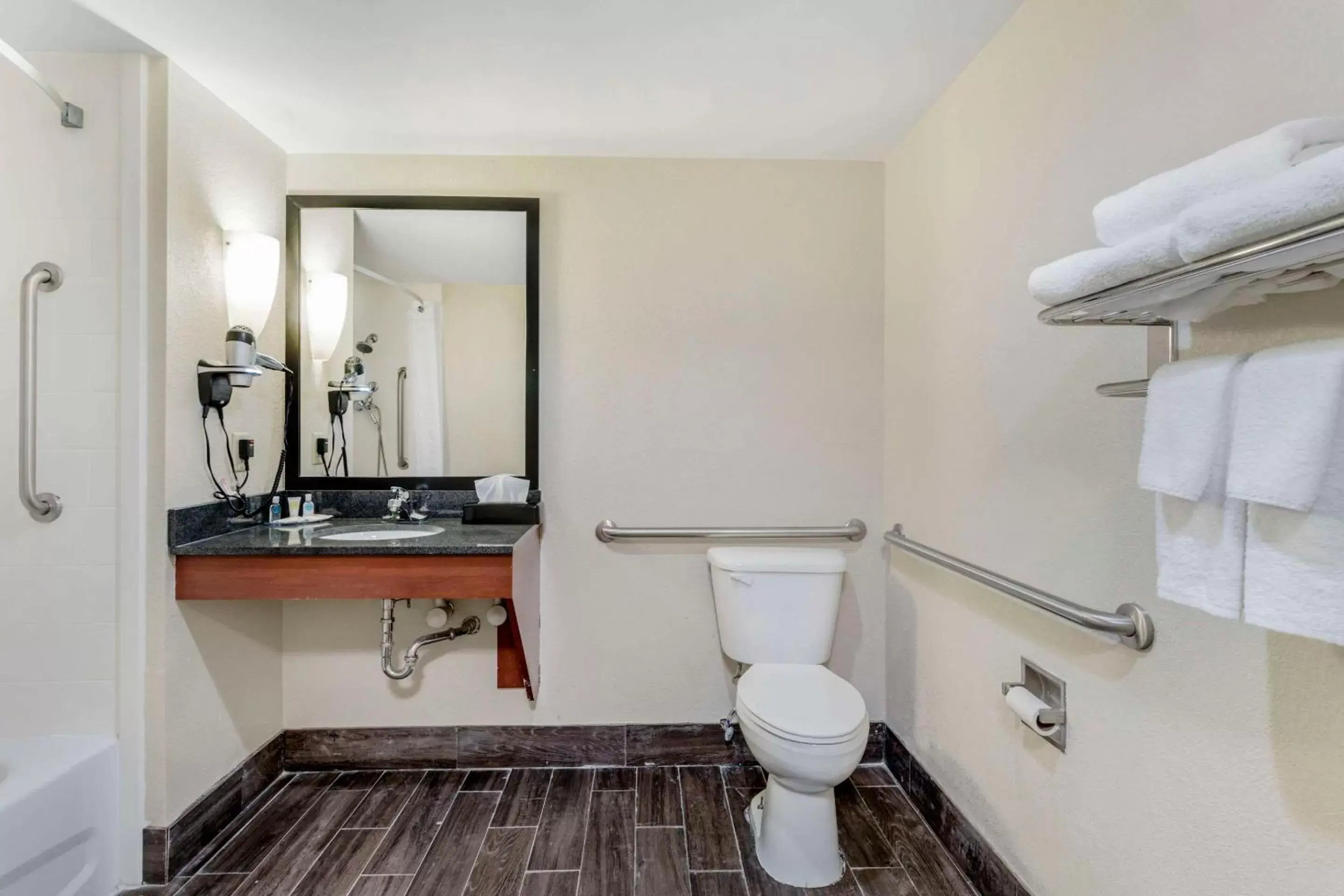 Bedroom, Bathroom in Comfort Suites East Knoxville