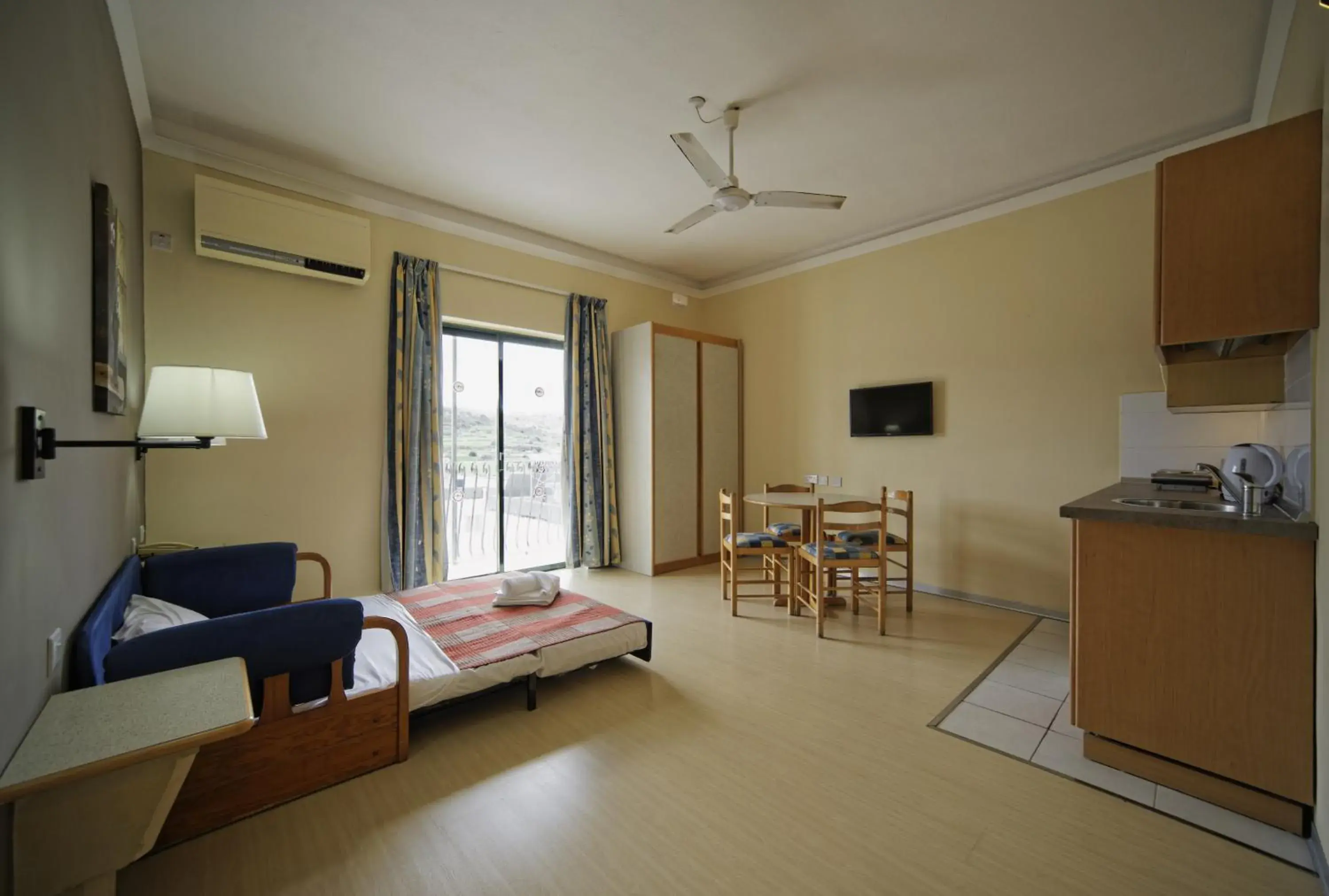 Photo of the whole room, Seating Area in Porto Azzurro Aparthotel