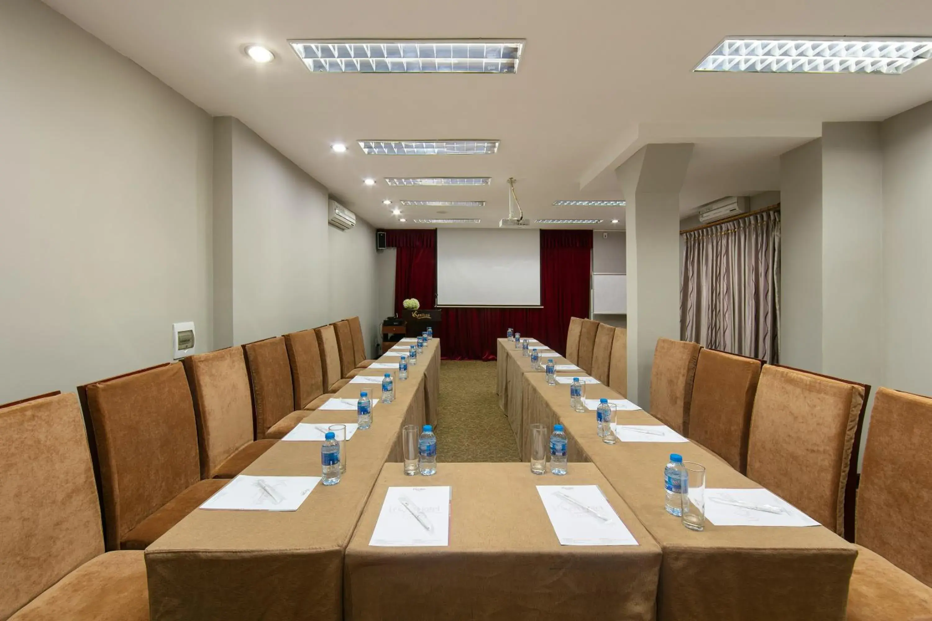 Business facilities in Sen Hotel