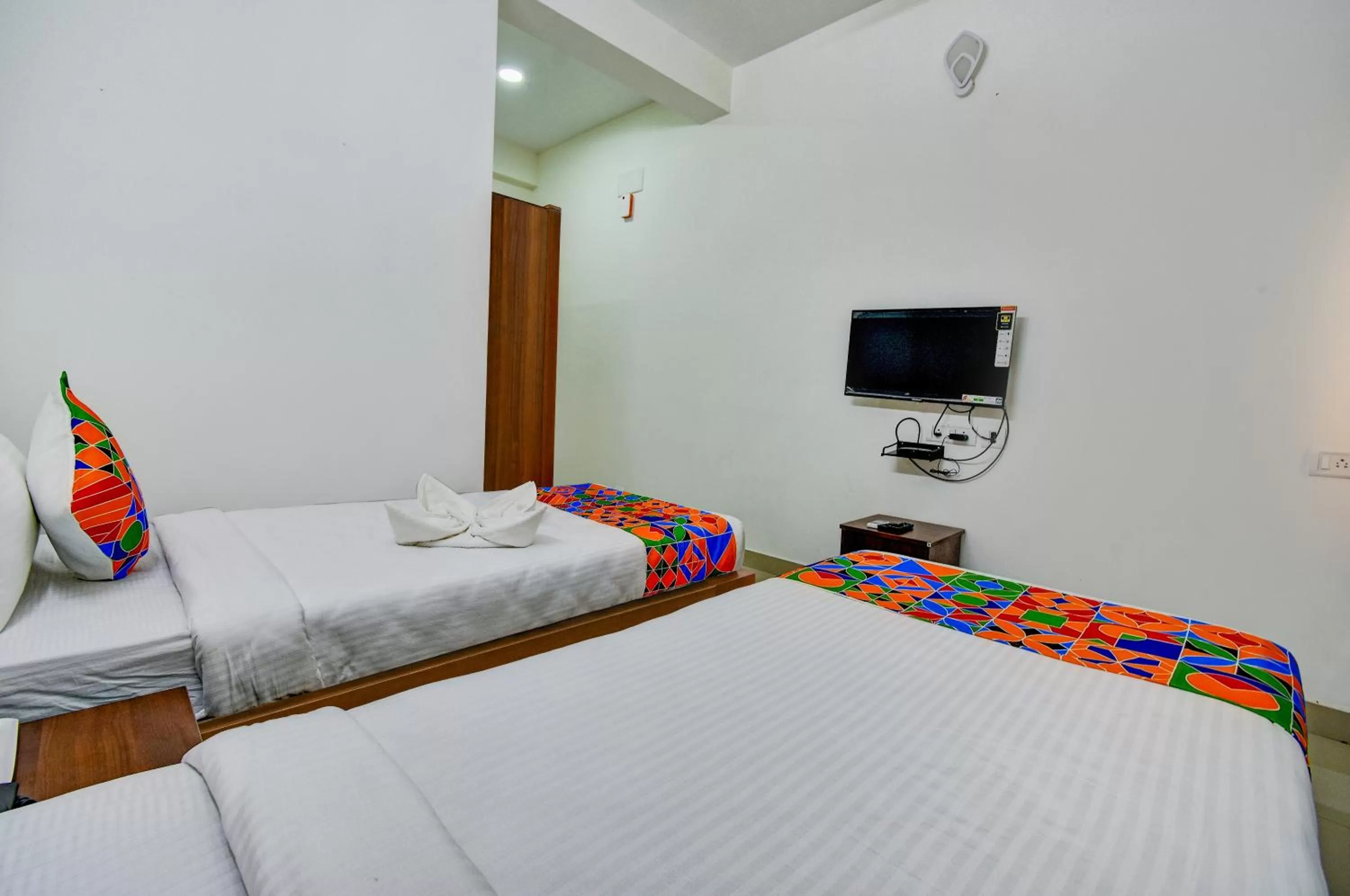 Bed in FabHotel PAS Residency - Nr Marina Beach