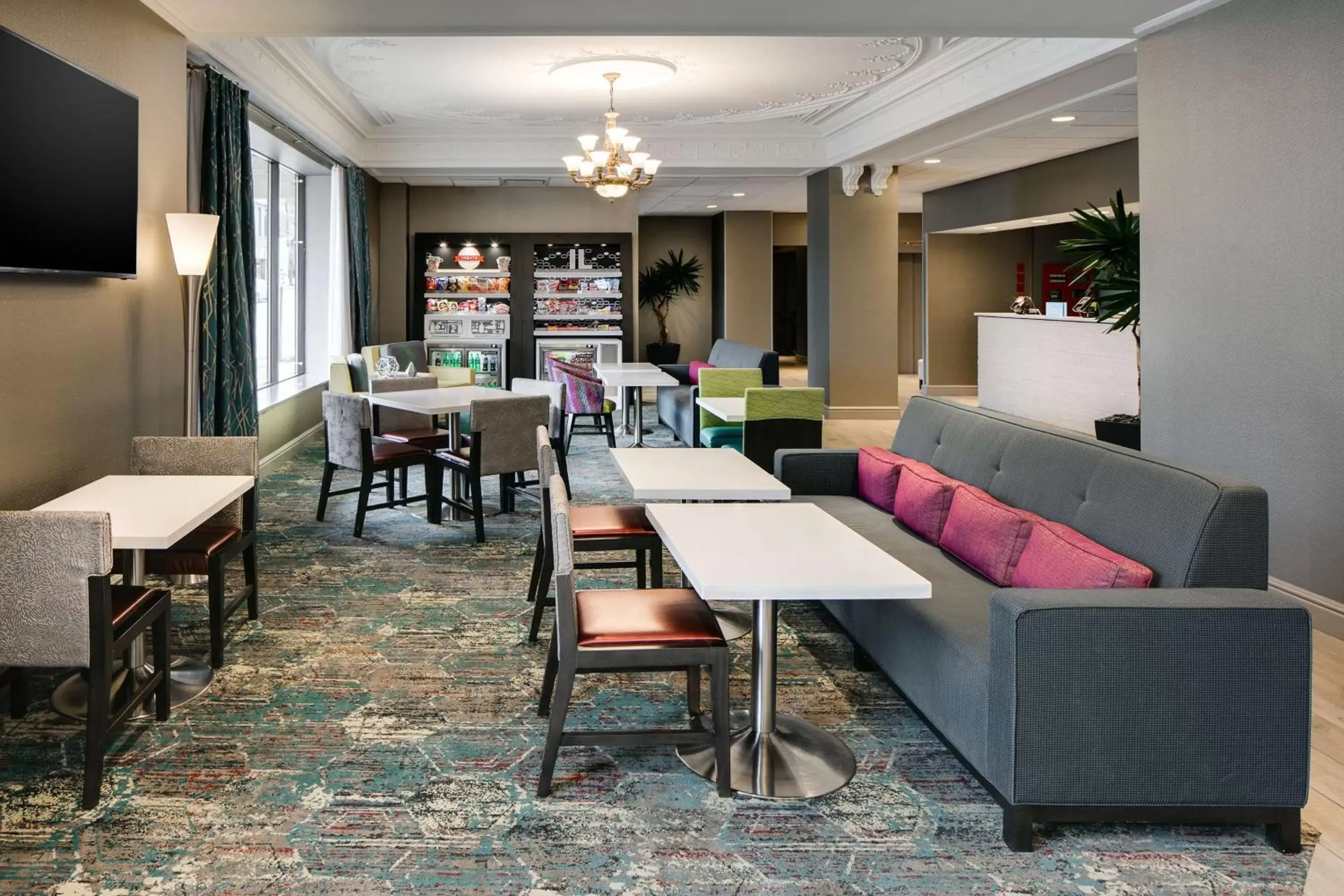 Lobby or reception, Restaurant/Places to Eat in Hampton Inn Freeport