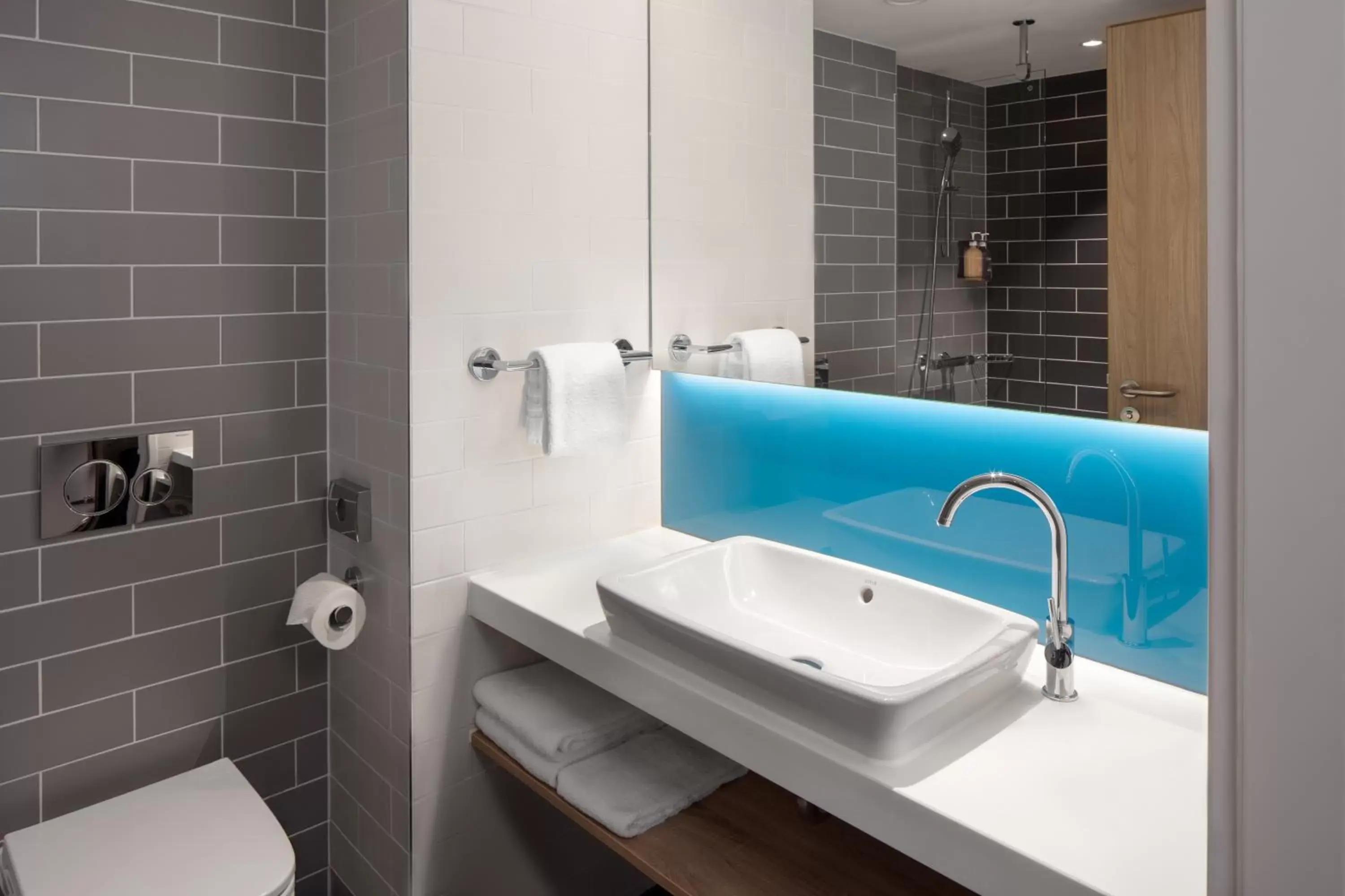 Bathroom in Holiday Inn Express - Aarburg - Oftringen, an IHG Hotel