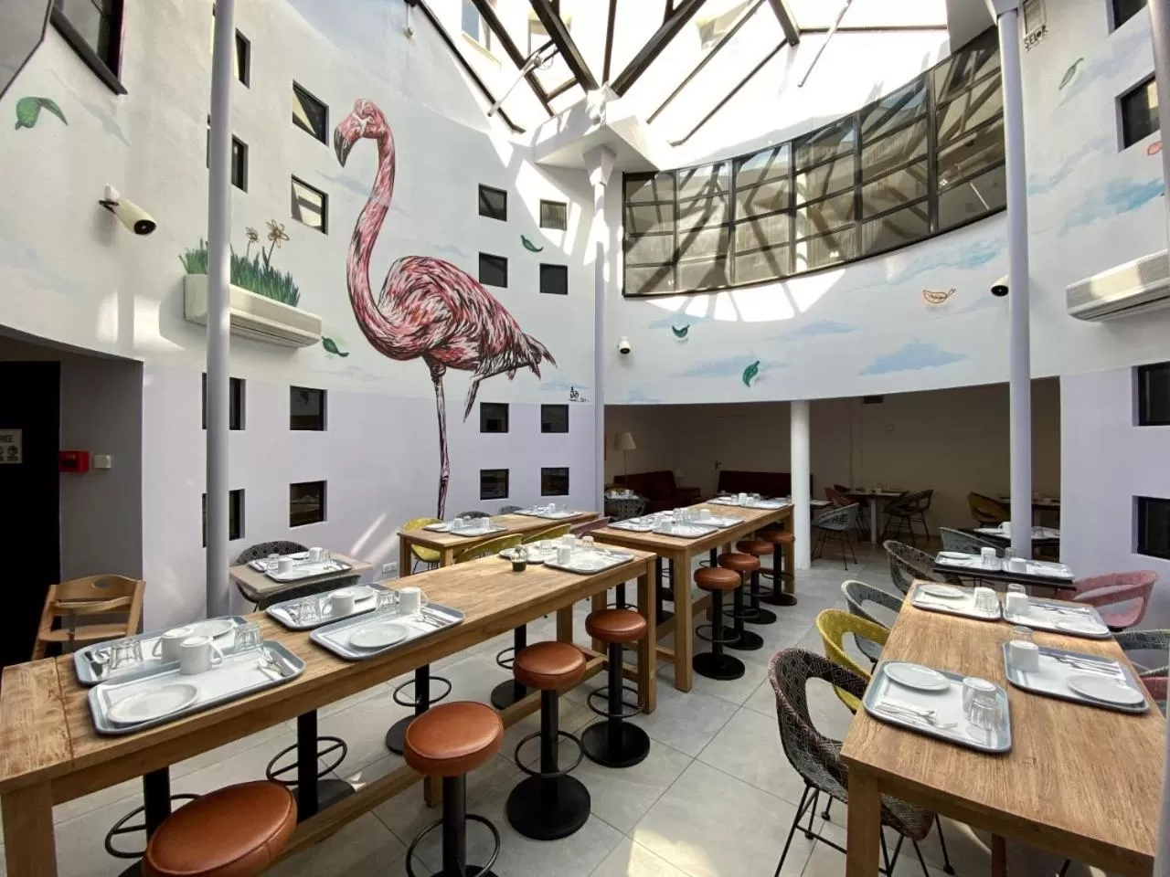 Dining area in Victoria Garden Bordeaux Centre