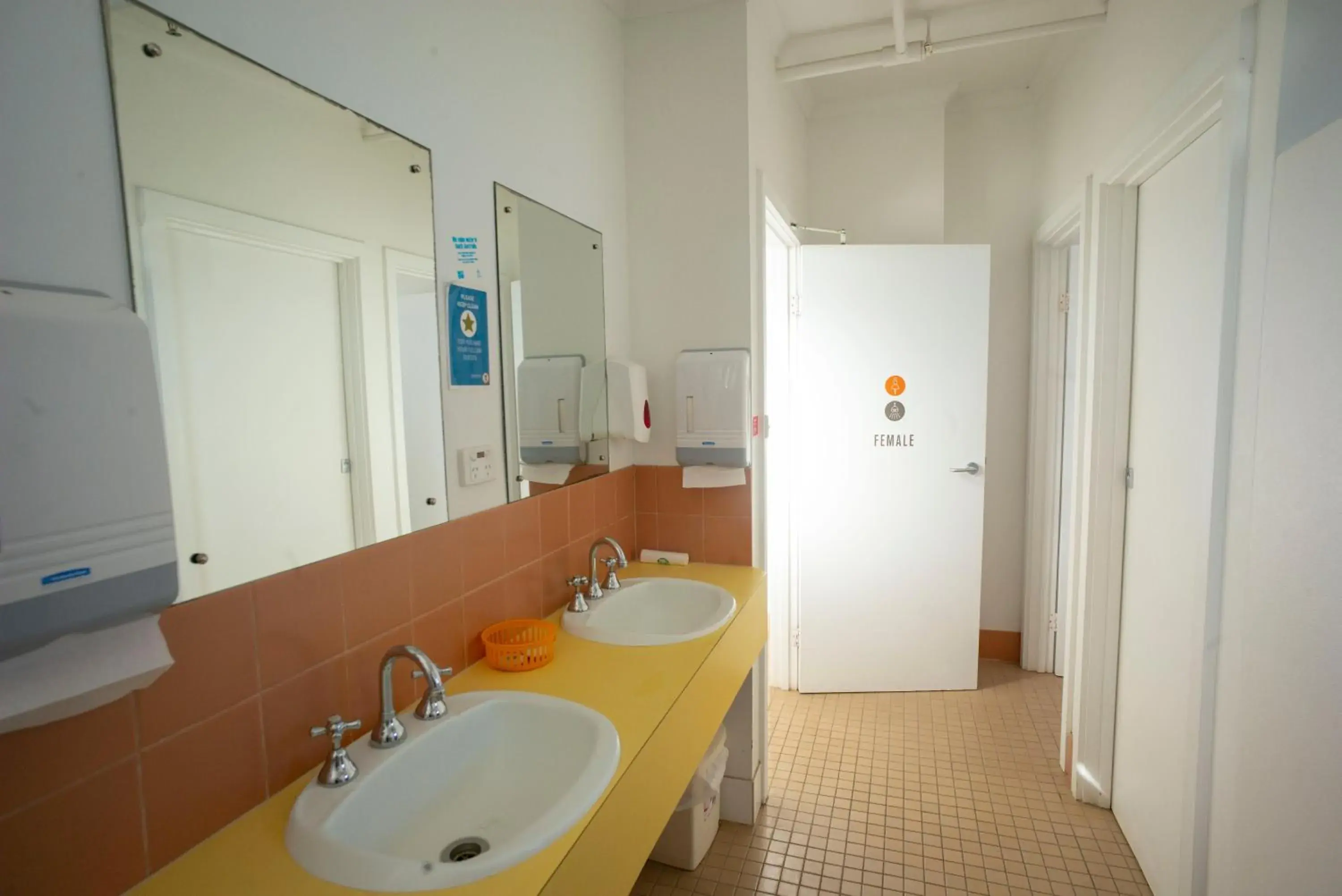 Bathroom in YHA Port Elliot Beach House