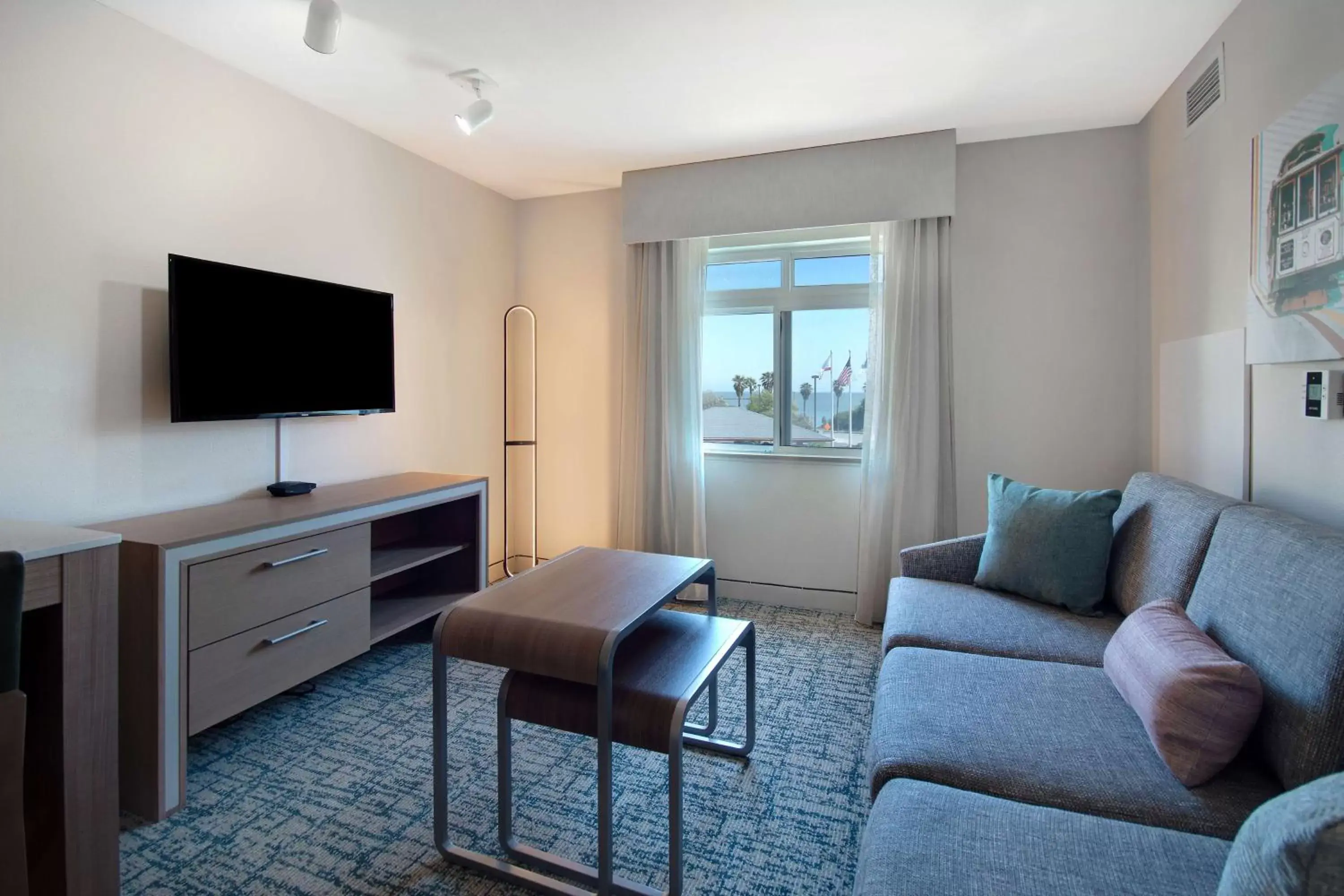 Living room, TV/Entertainment Center in Homewood Suites by Hilton San Francisco Airport North California