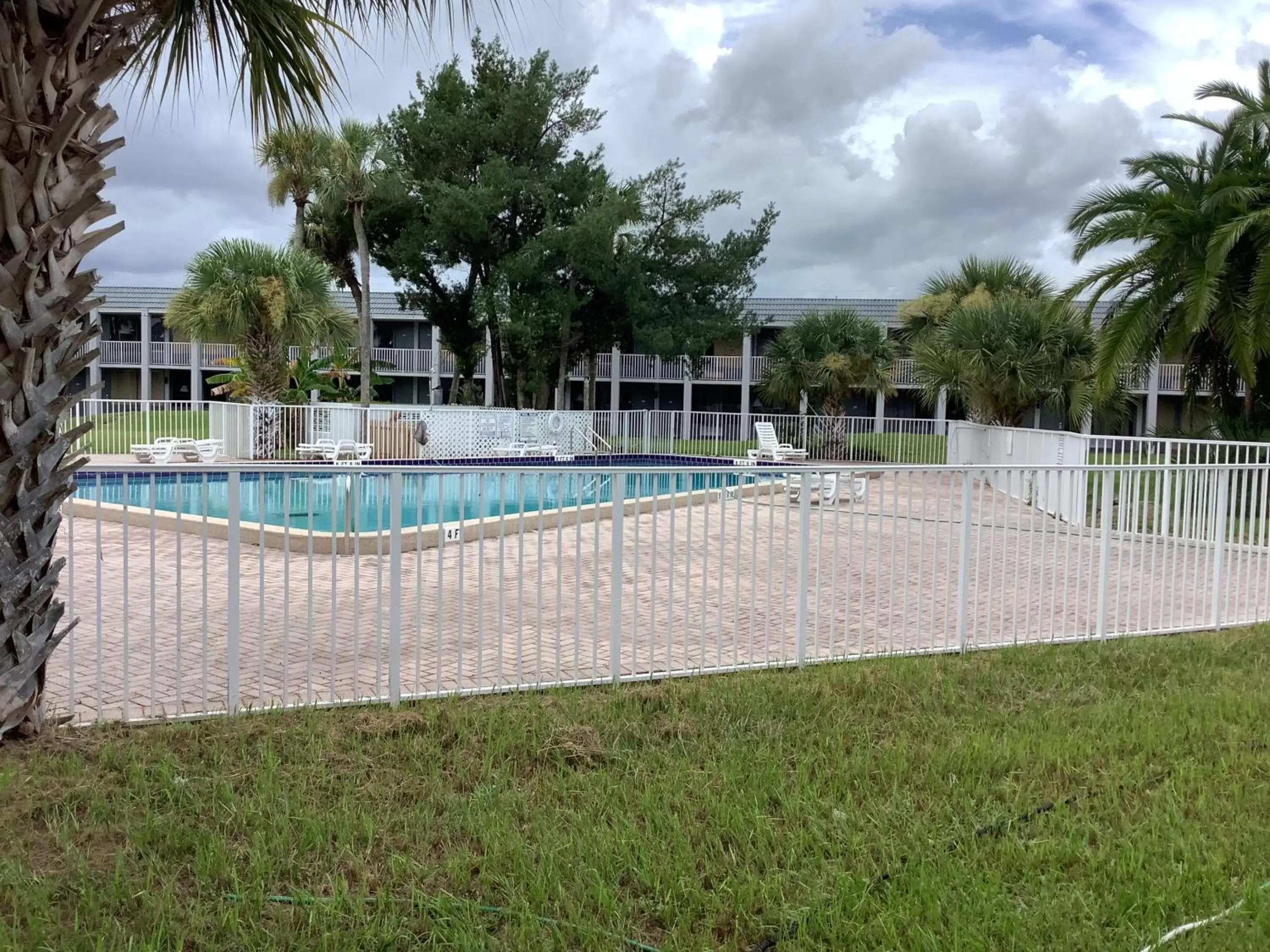 Swimming Pool in Heritage Park Inn