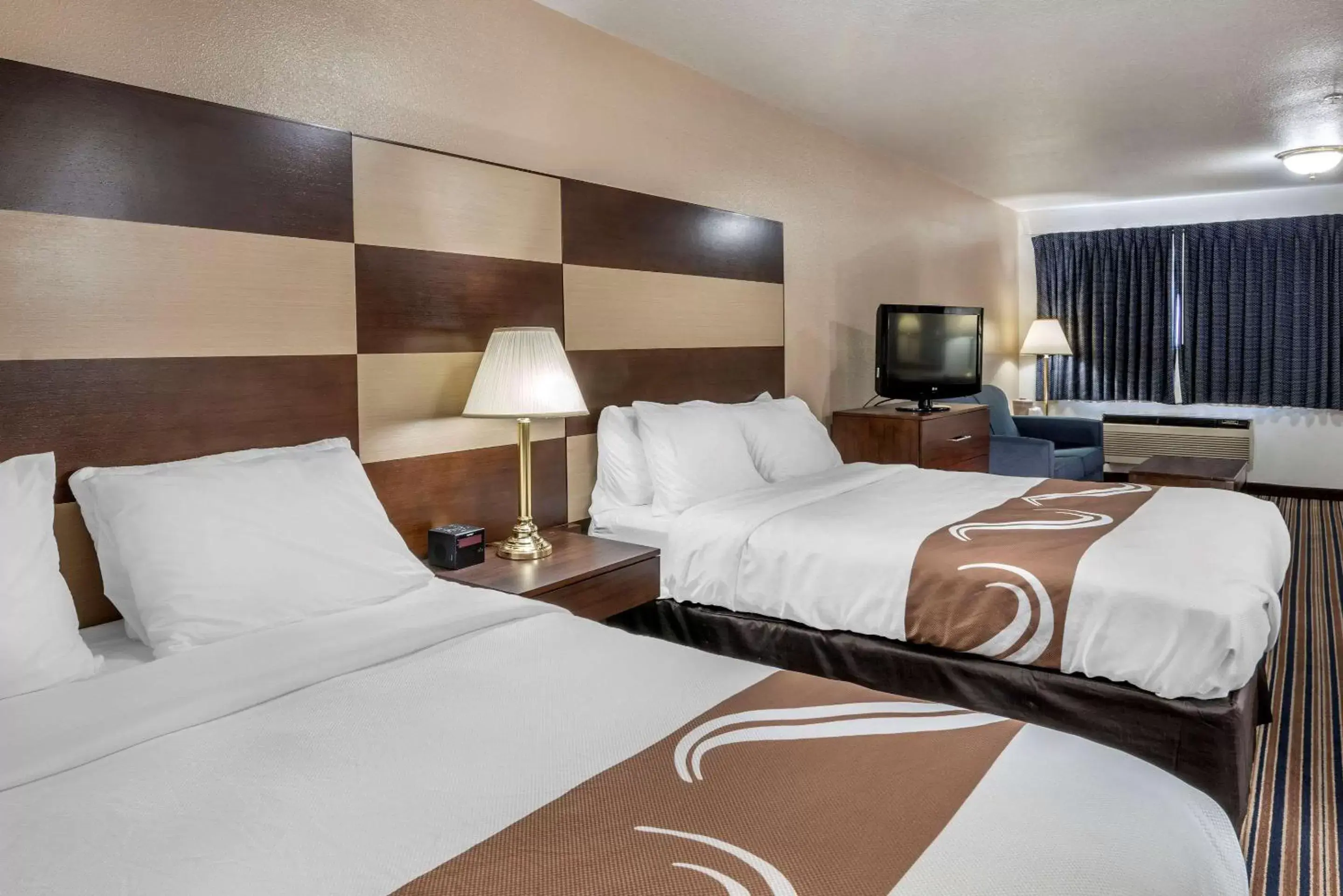 Photo of the whole room, Bed in Quality Inn Central Roseburg Photo of the whole room, Bed in Quality Inn Central Roseburg