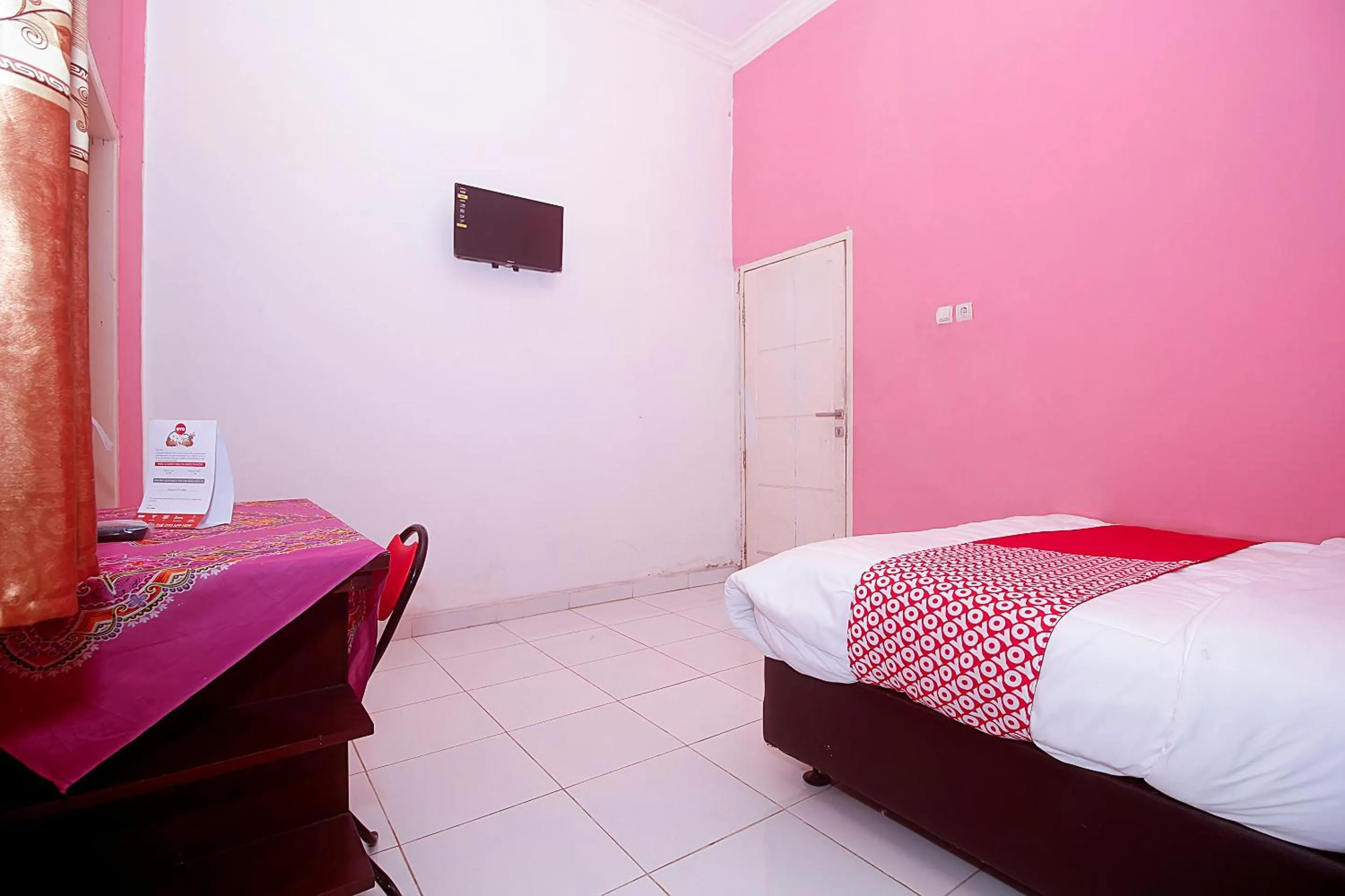 Bedroom, Bed in Hotel O Jasmine Kost Syariah