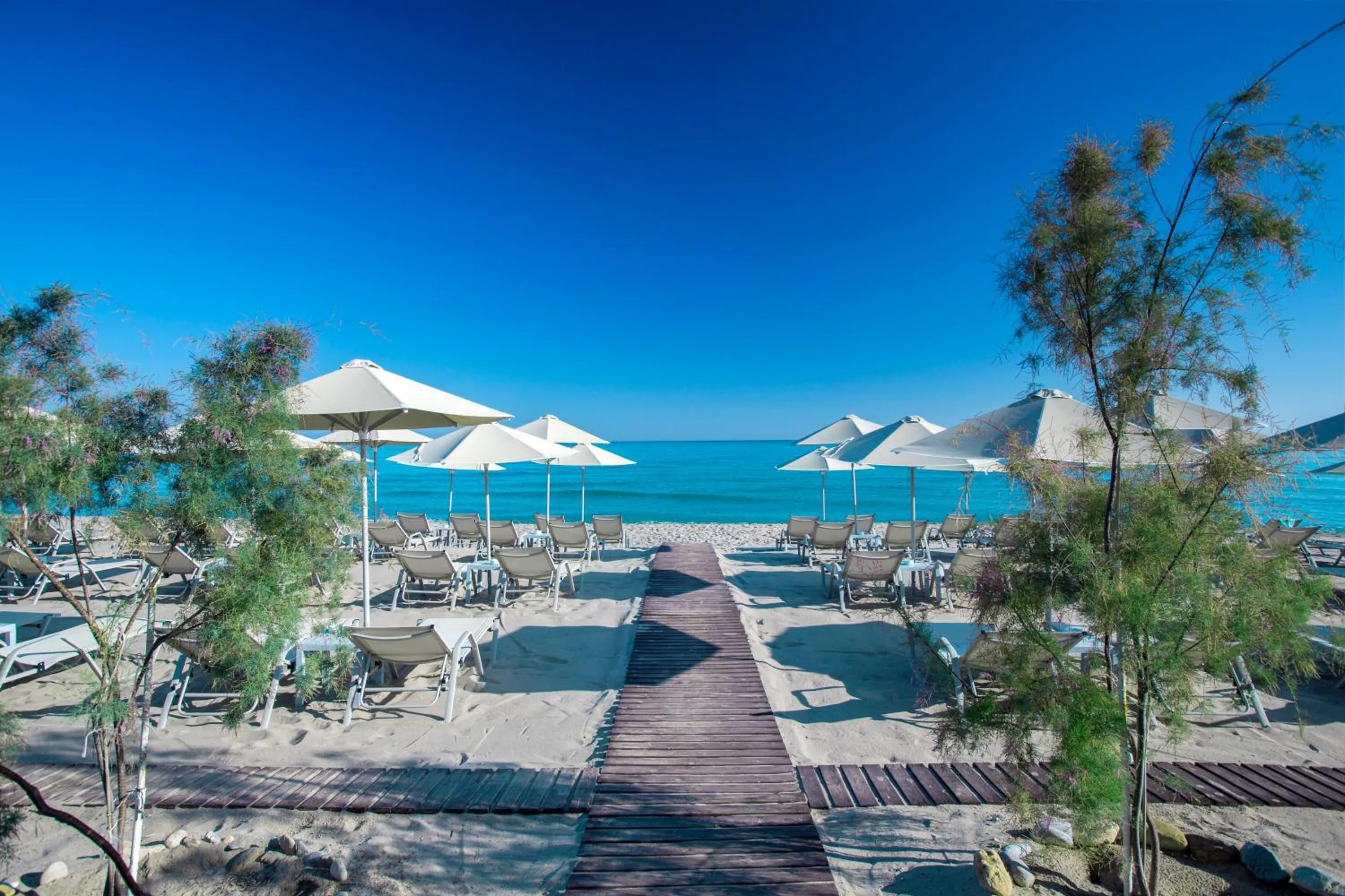 Beach in Atlantis Beach Hotel