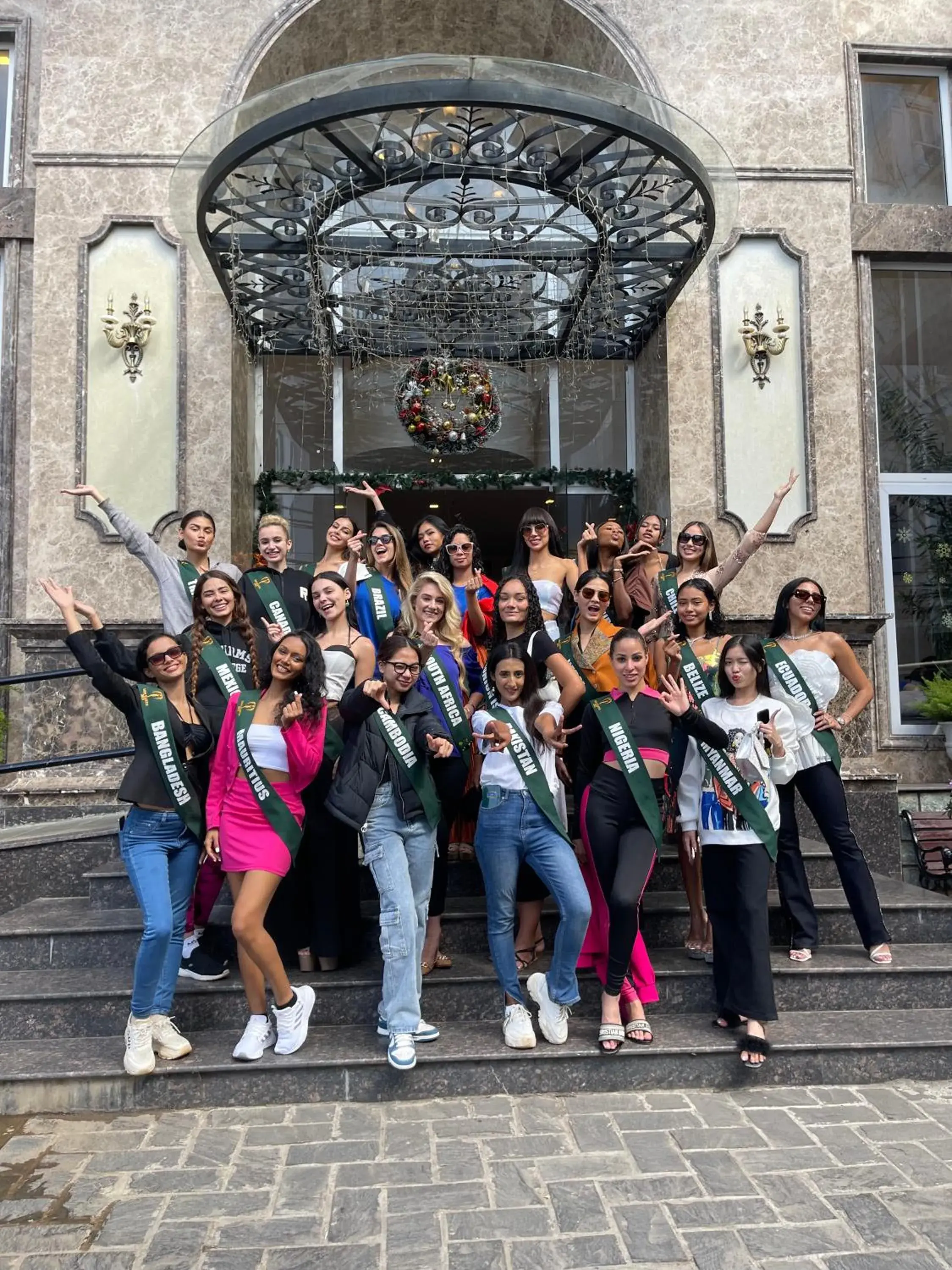 Facade/entrance in Hotel Du Lys Facade/entrance in Hotel Du Lys