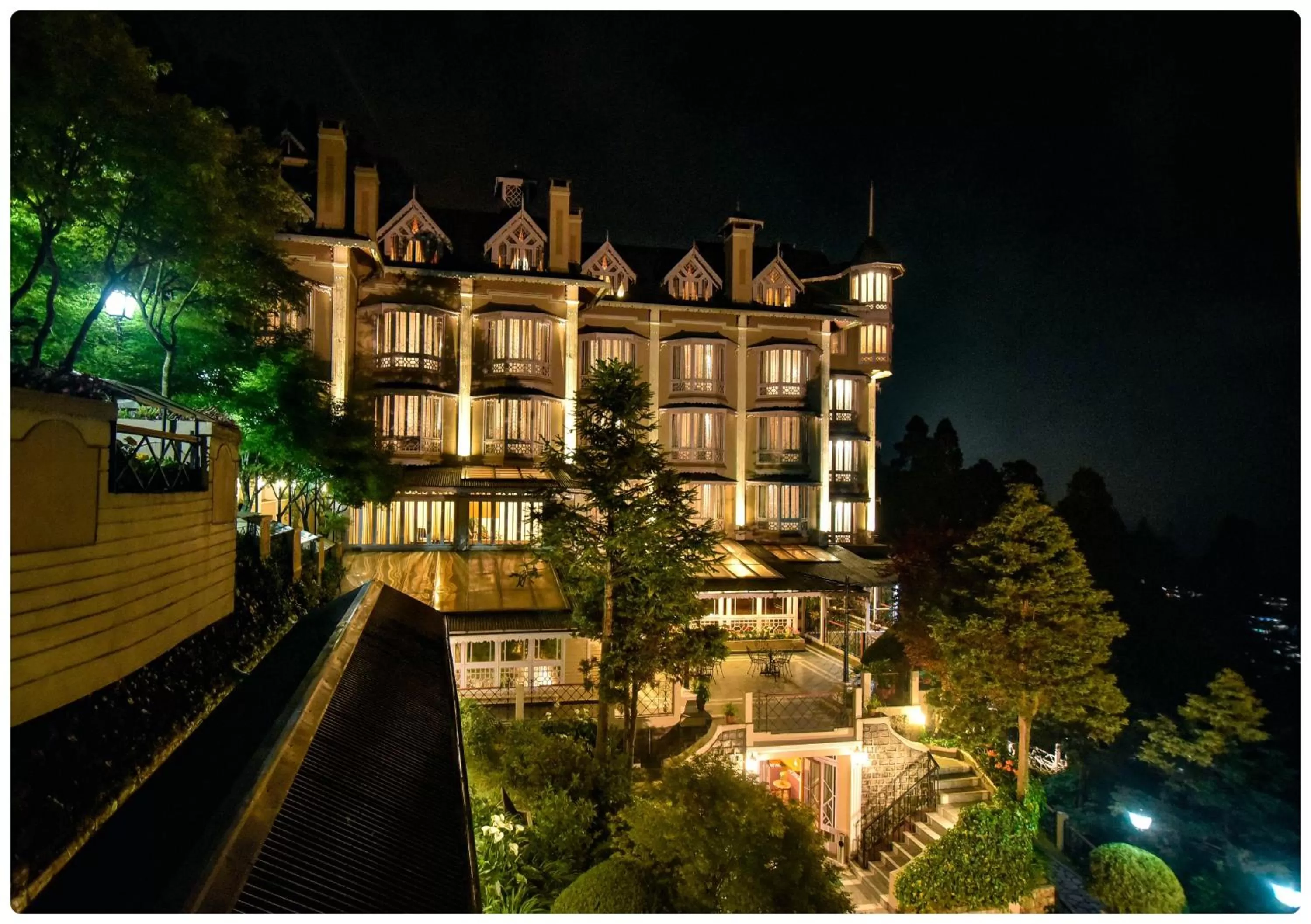 Property Building in Cedar Inn