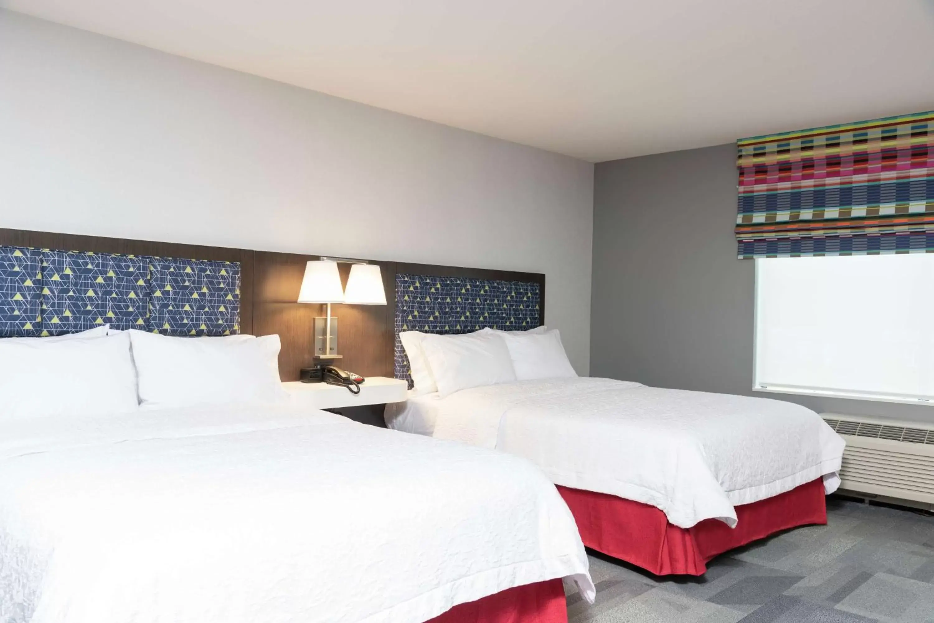 Bed in Hampton Inn & Suites Xenia Dayton