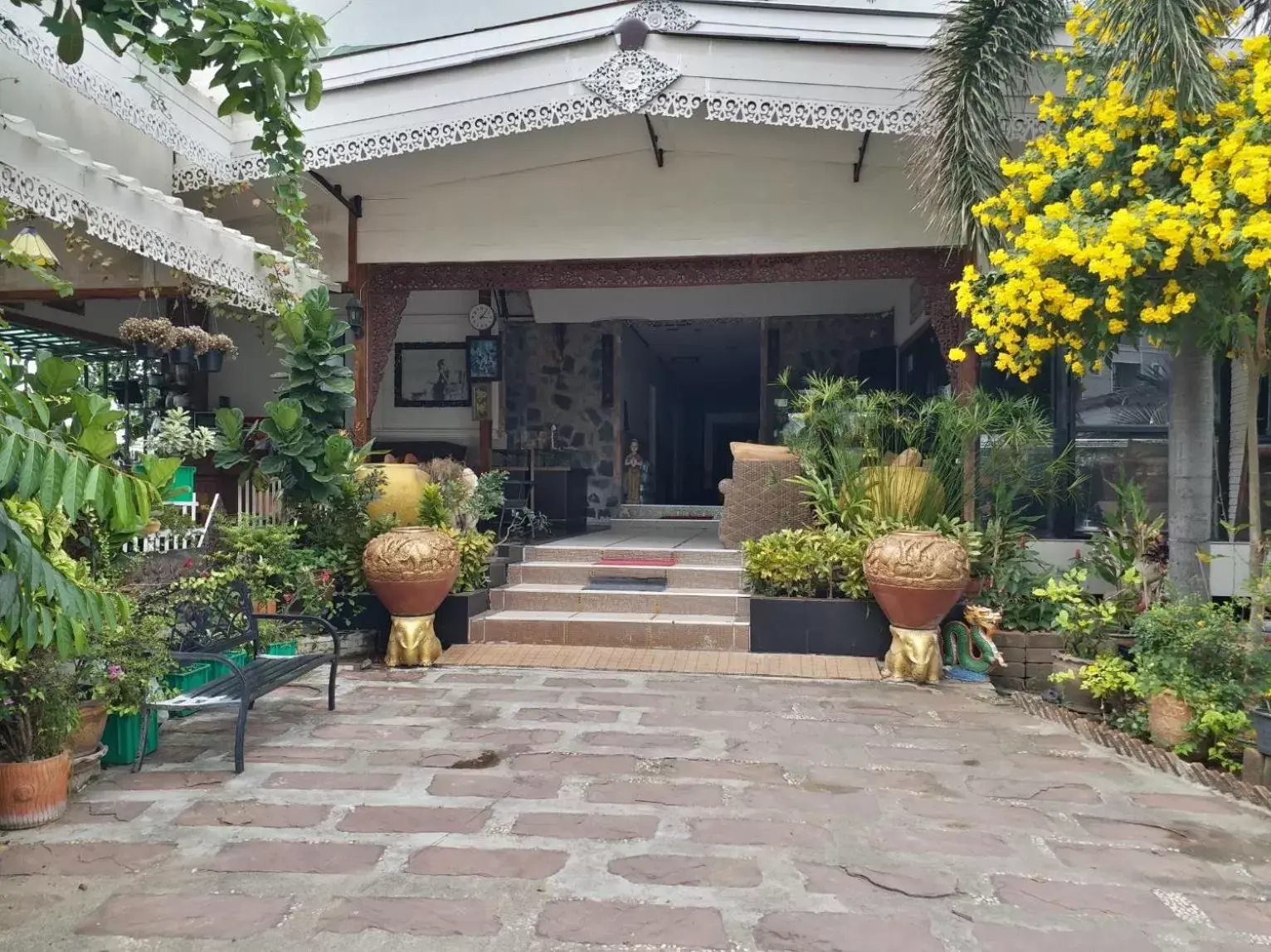 Facade/entrance in Platinum Place Facade/entrance in Platinum Place