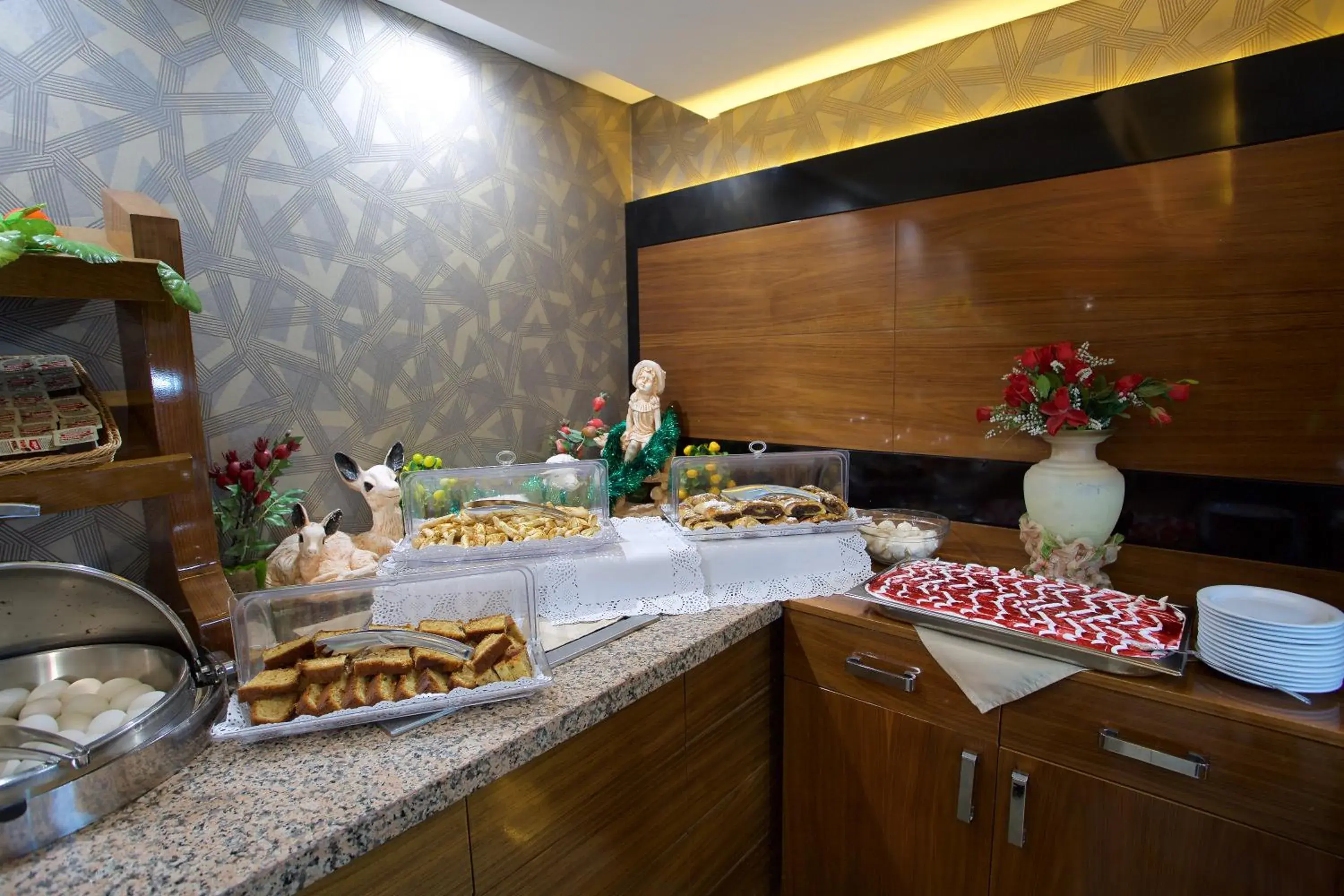 Buffet breakfast in Hotel Istanbul Trend