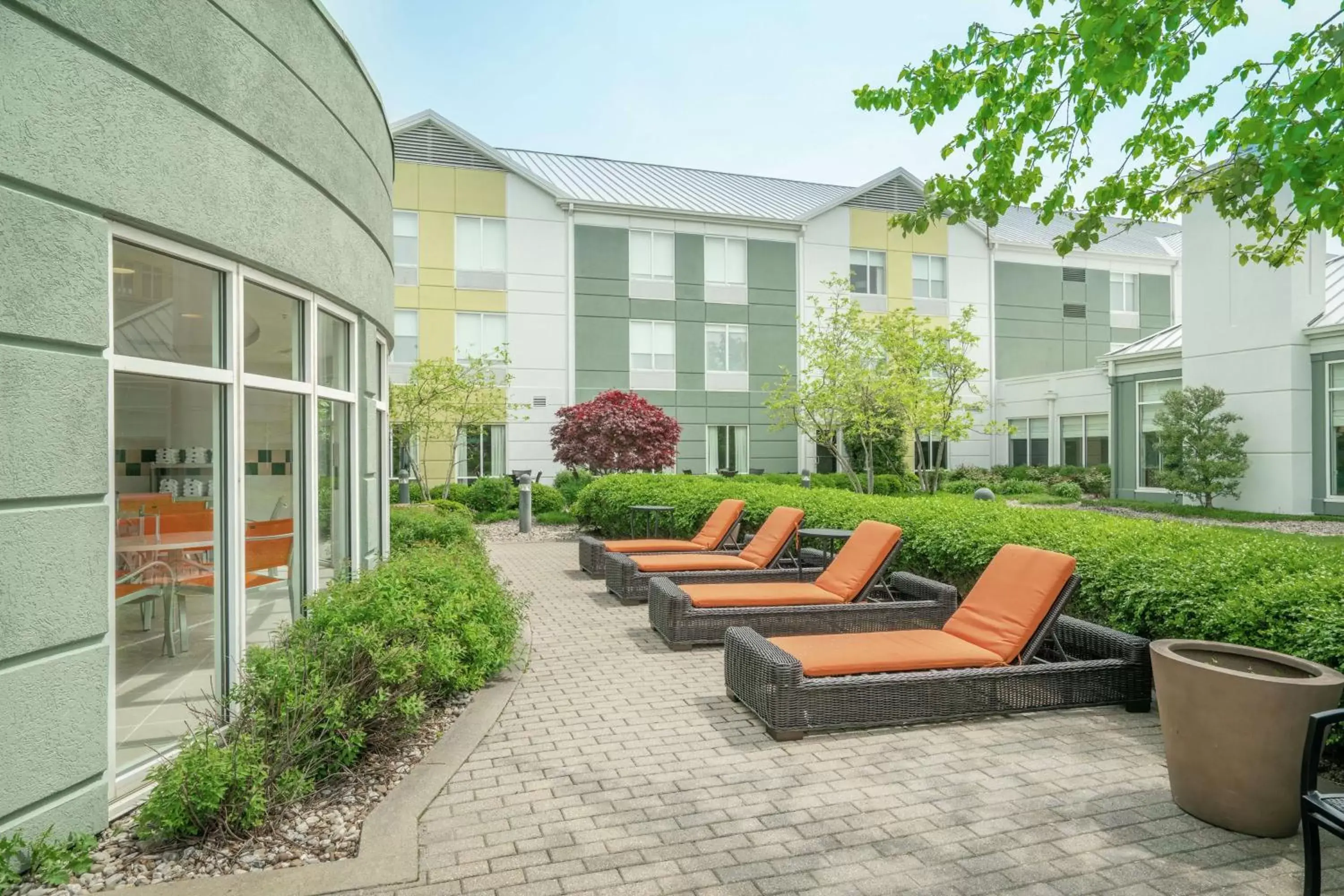 Patio, Property Building in Hilton Garden Inn Louisville East